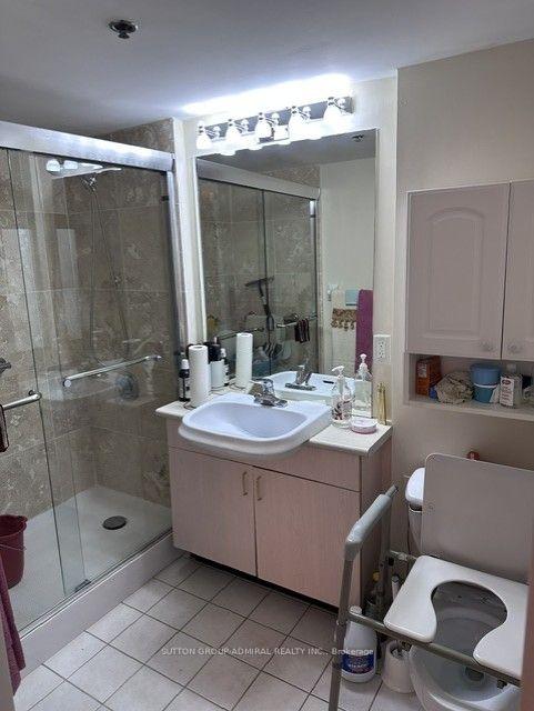 Photo 6 of Unit 809, 2 Neptune Drive, Toronto, Englemount-Lawrence — HOMEH