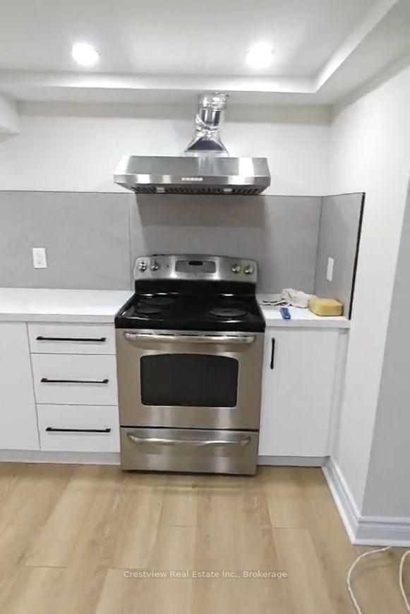 Photo 3 of 10 Clapperton Avenue, Scarborough, Clairlea-Birchmount — HOMEH