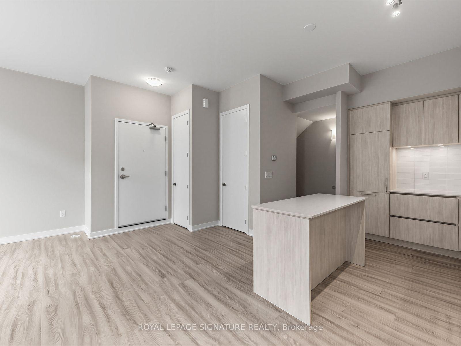 Photo 11 of Unit 1014, 14 David Eyer Road, Richmond Hill, Rural Richmond Hill — HOMEH