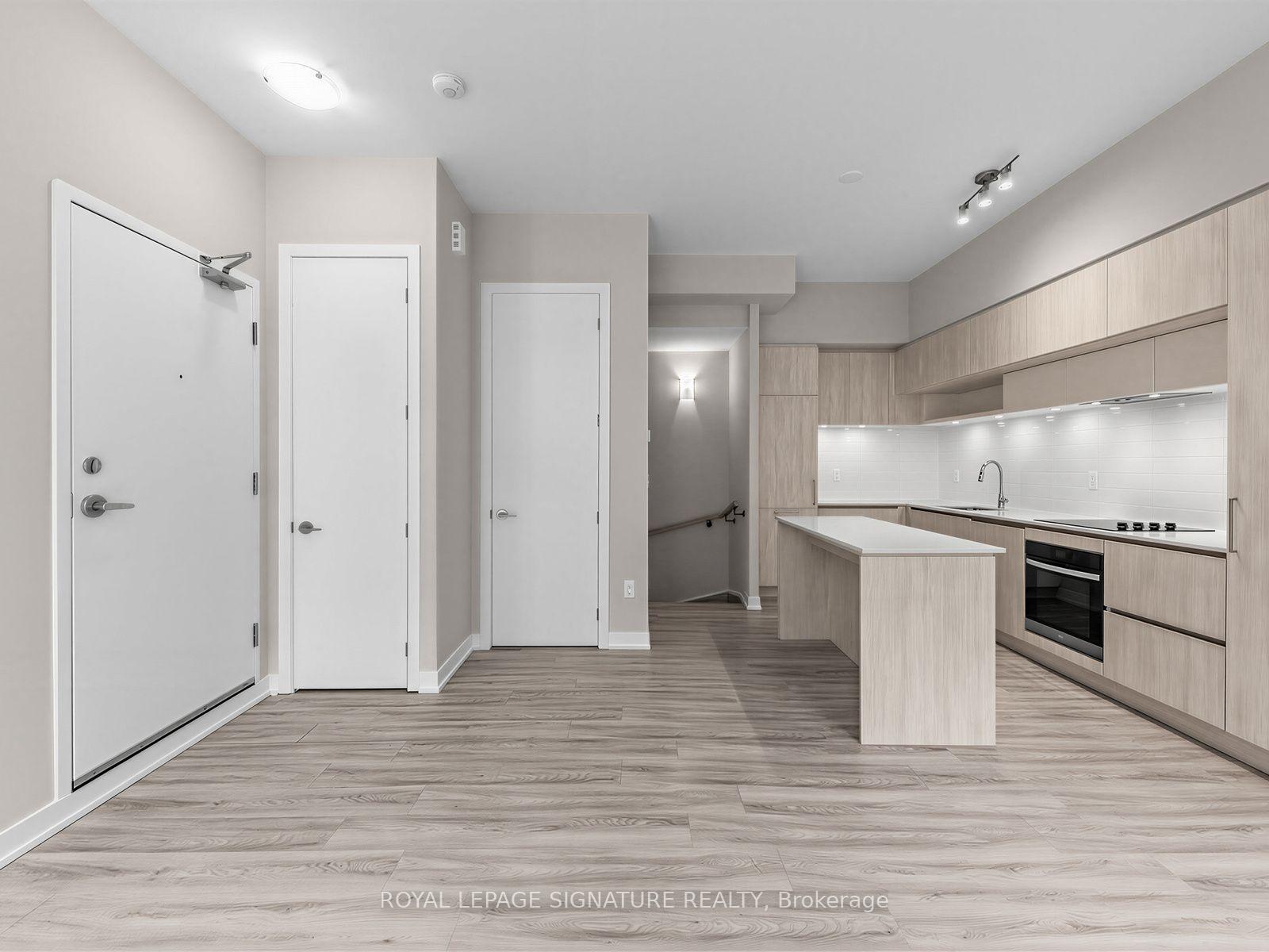 Photo 13 of Unit 1014, 14 David Eyer Road, Richmond Hill, Rural Richmond Hill — HOMEH