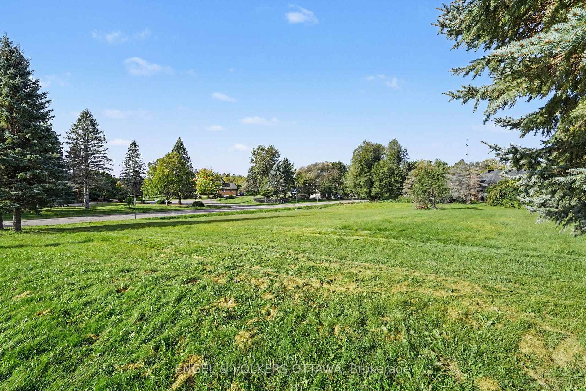 Photo 8 of 34 Cedarhill Drive, Ottawa, Cedar Hill/Orchard Estates — HOMEH