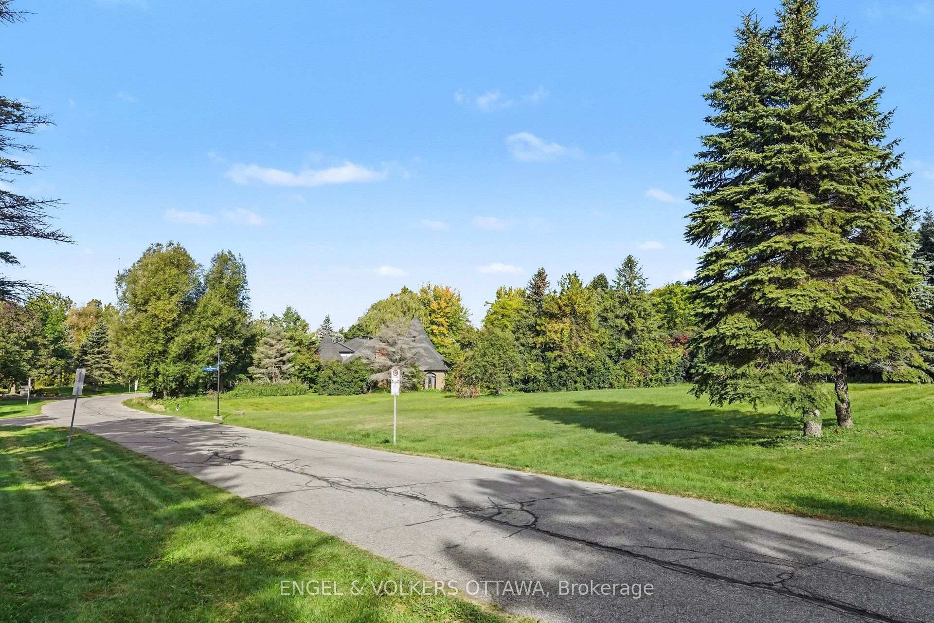 Photo 11 of 34 Cedarhill Drive, Ottawa, Cedar Hill/Orchard Estates — HOMEH