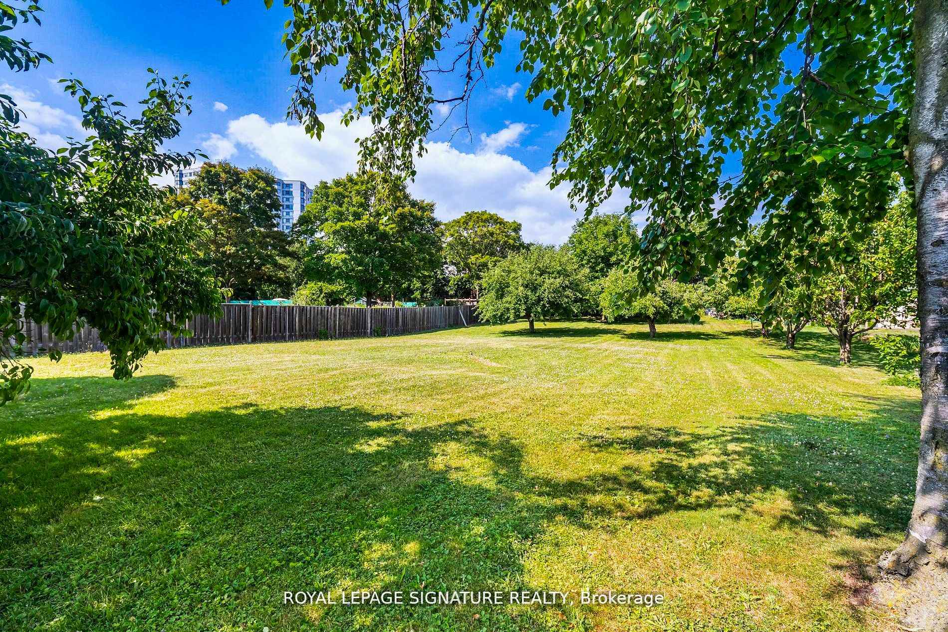 Photo 6 of 4097 Hickory Drive, Mississauga, Rathwood — HOMEH