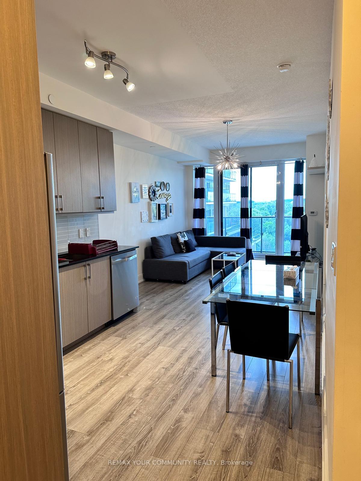 Photo 5 of Unit 807B, 9600 Yonge Street, Richmond Hill, North Richvale — HOMEH