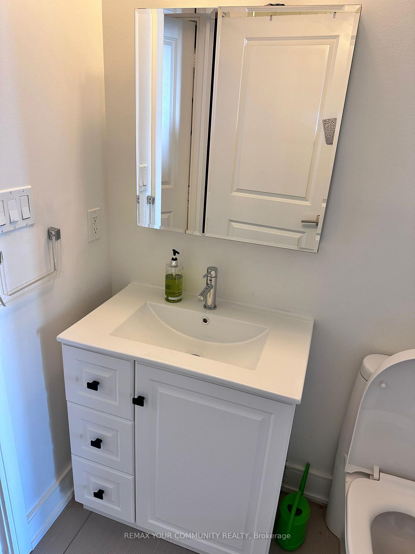 Photo 7 of Unit 807B, 9600 Yonge Street, Richmond Hill, North Richvale — HOMEH