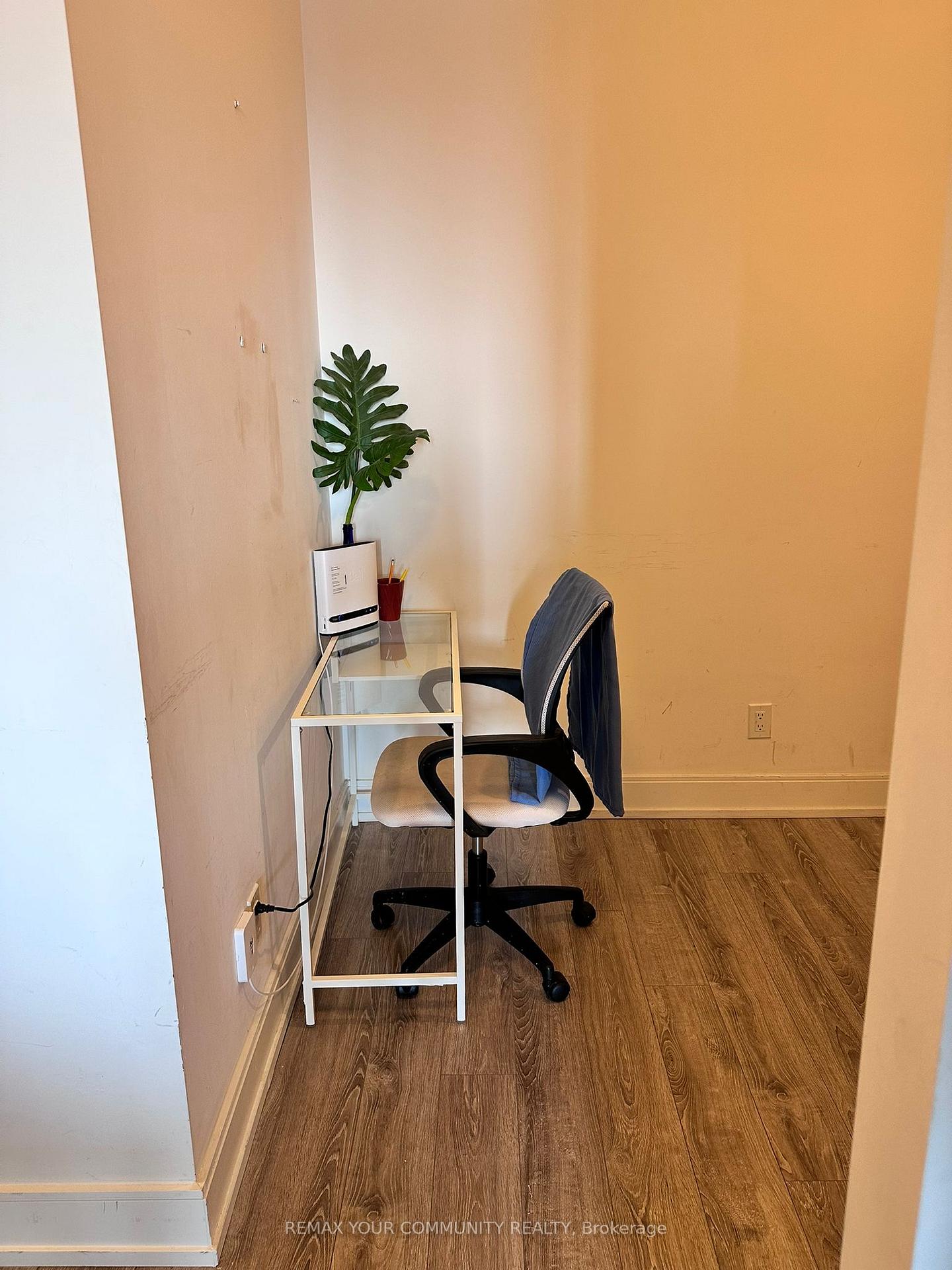 Photo 8 of Unit 807B, 9600 Yonge Street, Richmond Hill, North Richvale — HOMEH