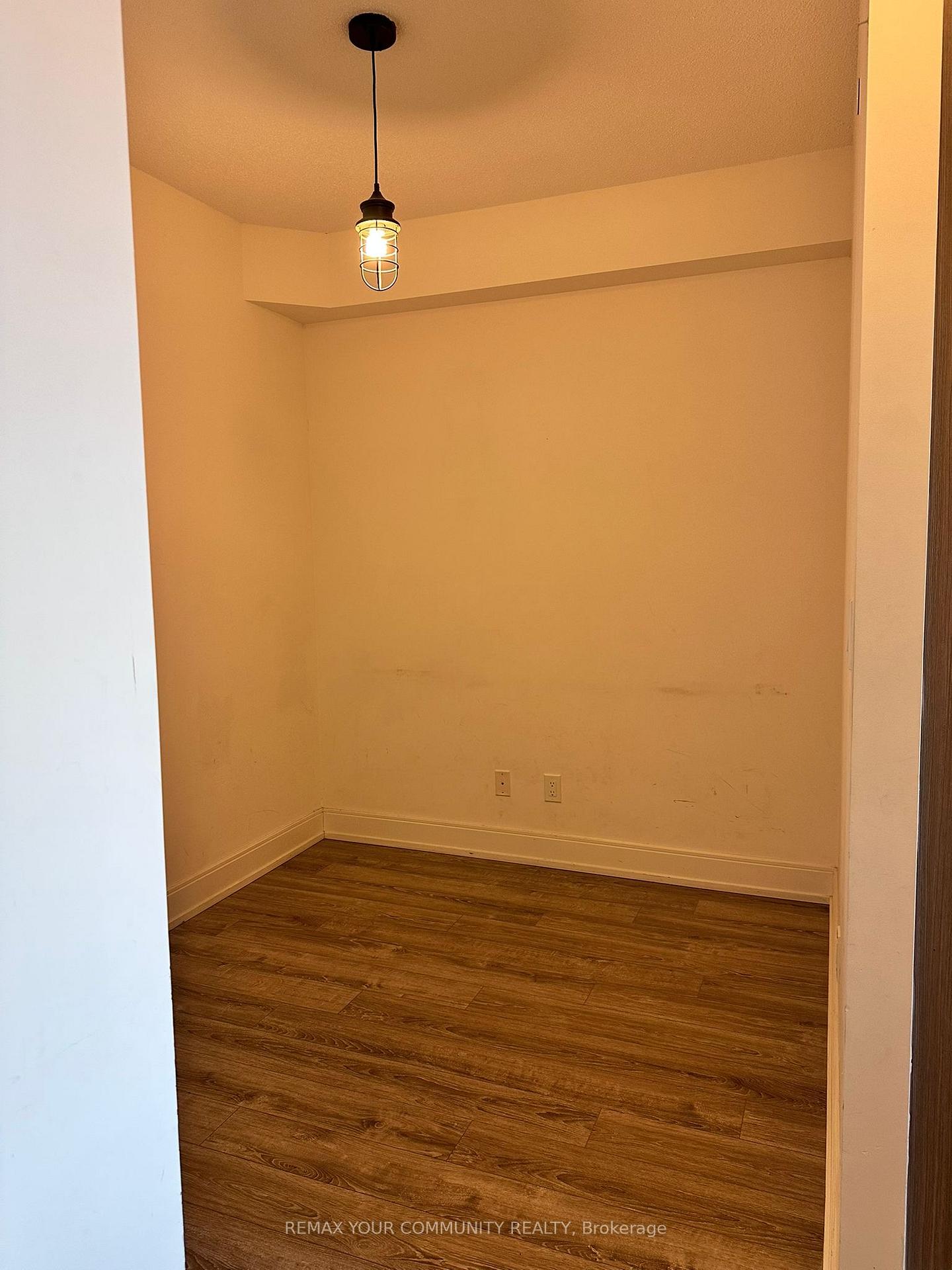 Photo 9 of Unit 807B, 9600 Yonge Street, Richmond Hill, North Richvale — HOMEH