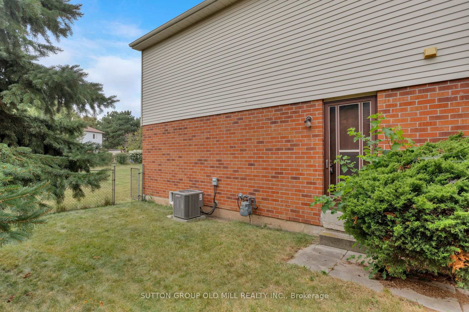 Photo 5 of 6364 Plowmans Heath, Mississauga, Meadowvale — HOMEH