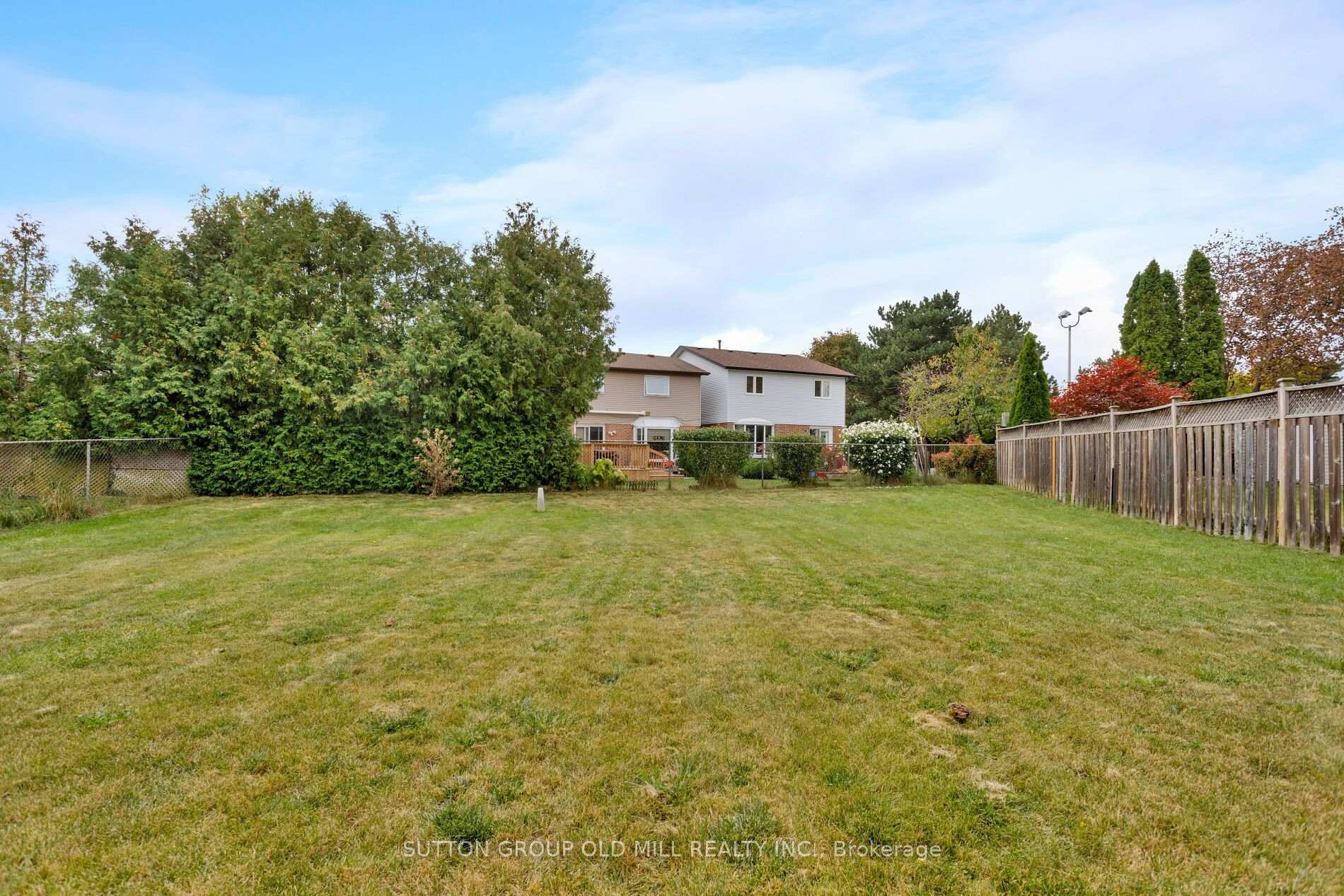 Photo 6 of 6364 Plowmans Heath, Mississauga, Meadowvale — HOMEH