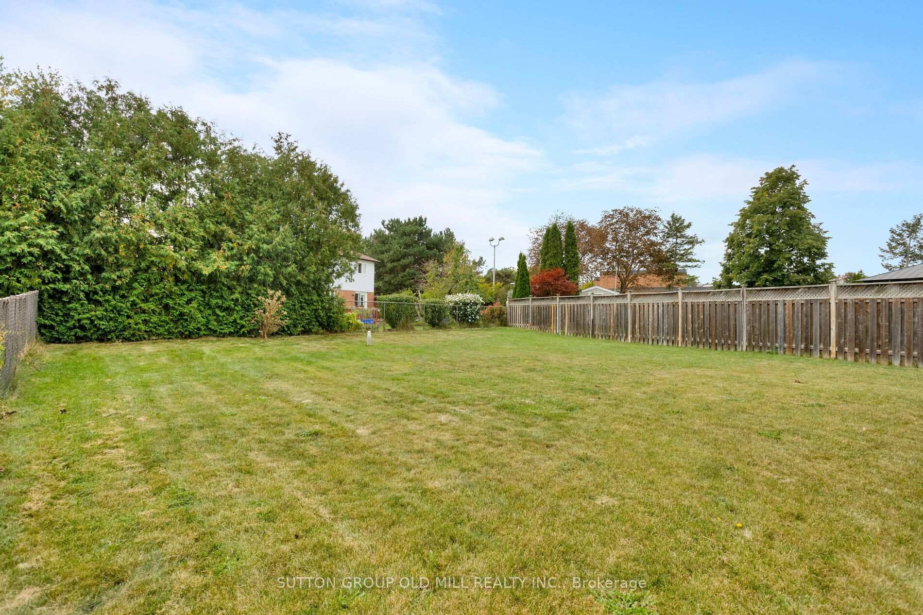 Photo 10 of 6364 Plowmans Heath, Mississauga, Meadowvale — HOMEH