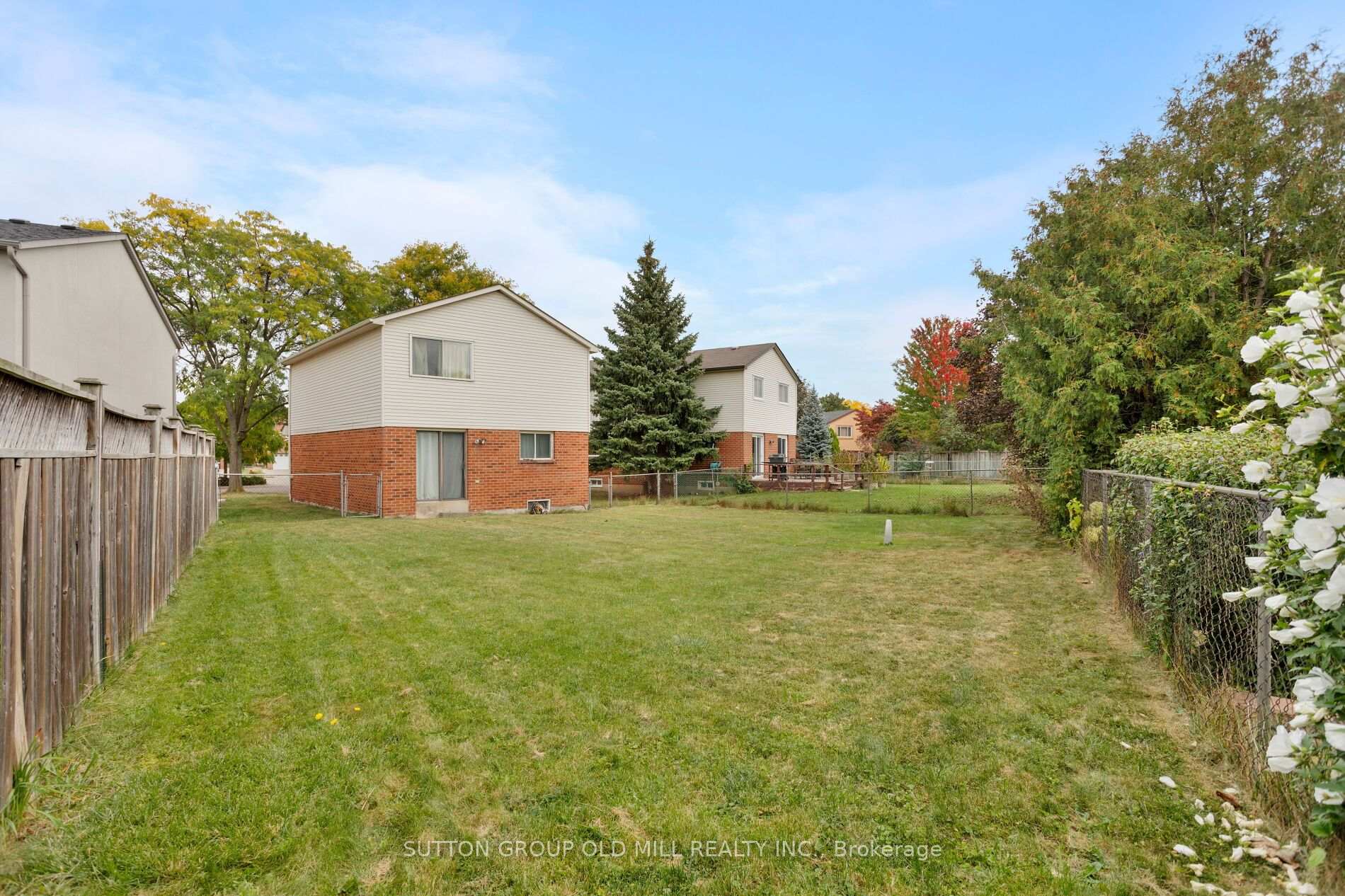 Photo 11 of 6364 Plowmans Heath, Mississauga, Meadowvale — HOMEH