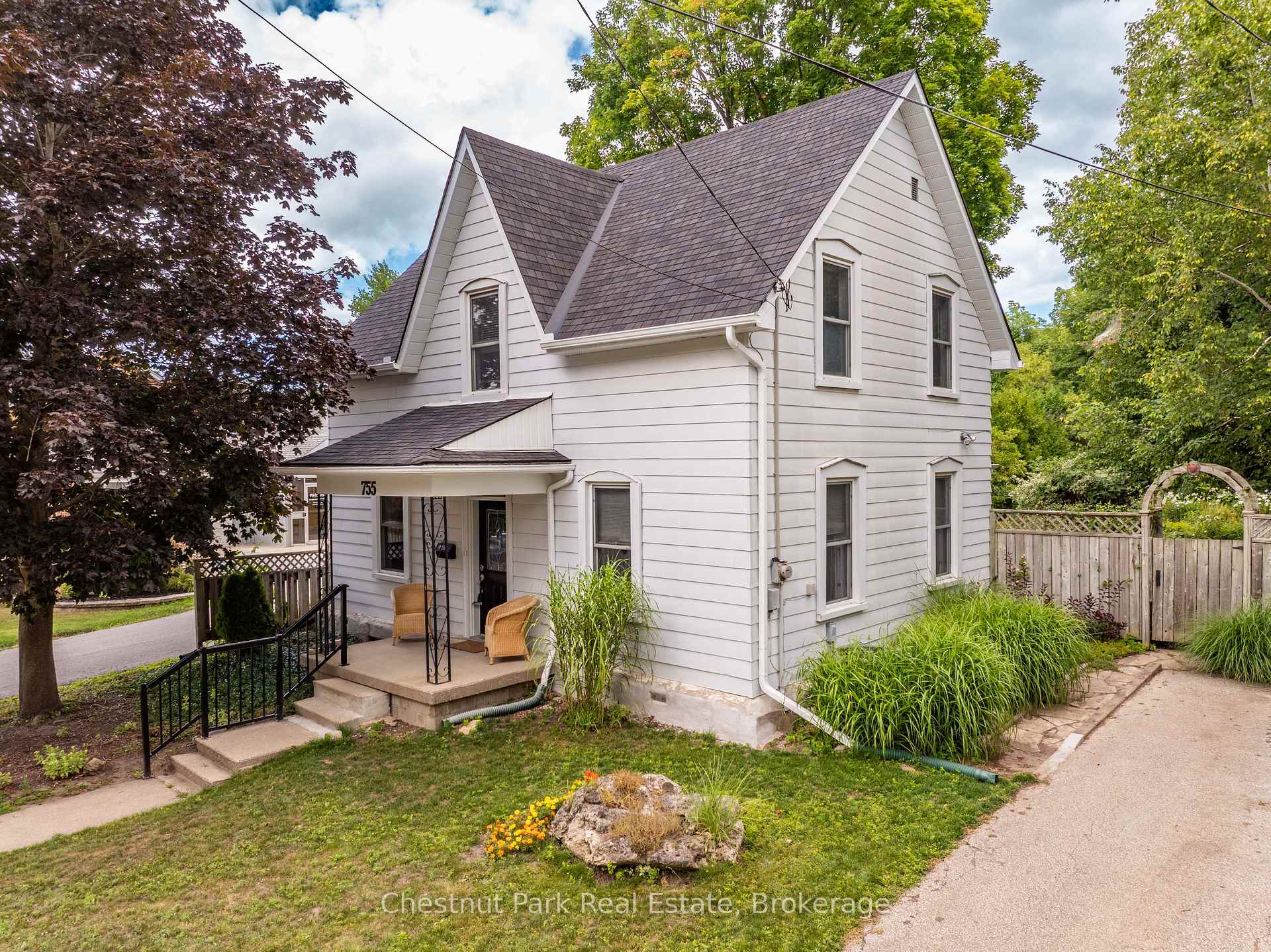 Photo of 755 4th Avenue E