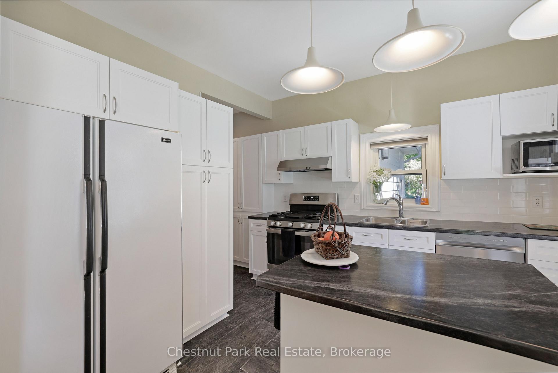 Photo 16 of 755 4th Avenue E, Owen Sound — HOMEH