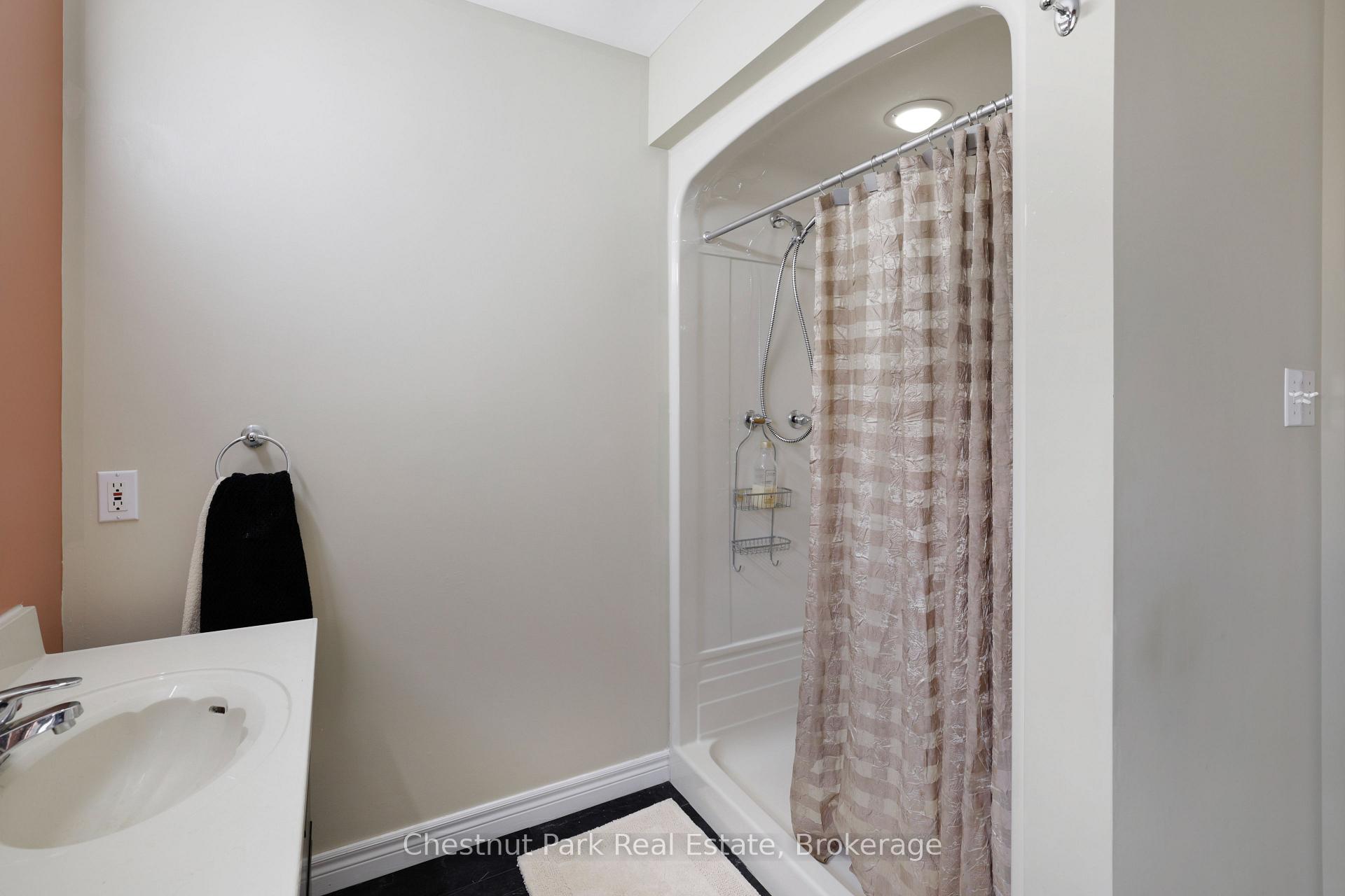 Photo 20 of 755 4th Avenue E, Owen Sound — HOMEH