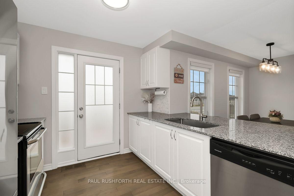 Photo 12 of 375 Sweetfern Crescent, Ottawa, Avalon West — HOMEH