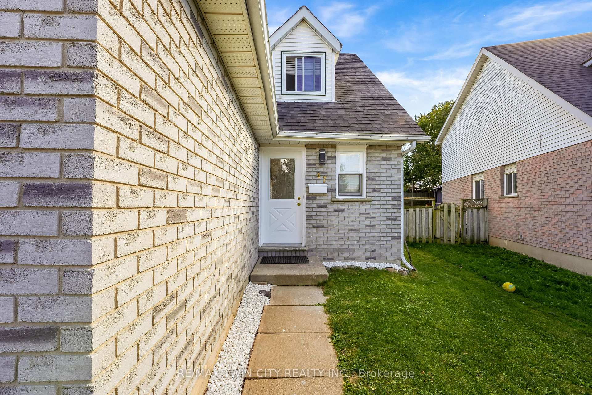 Photo 3 of 47 Bushnell Drive, Cambridge, Greenway-Chaplin — HOMEH