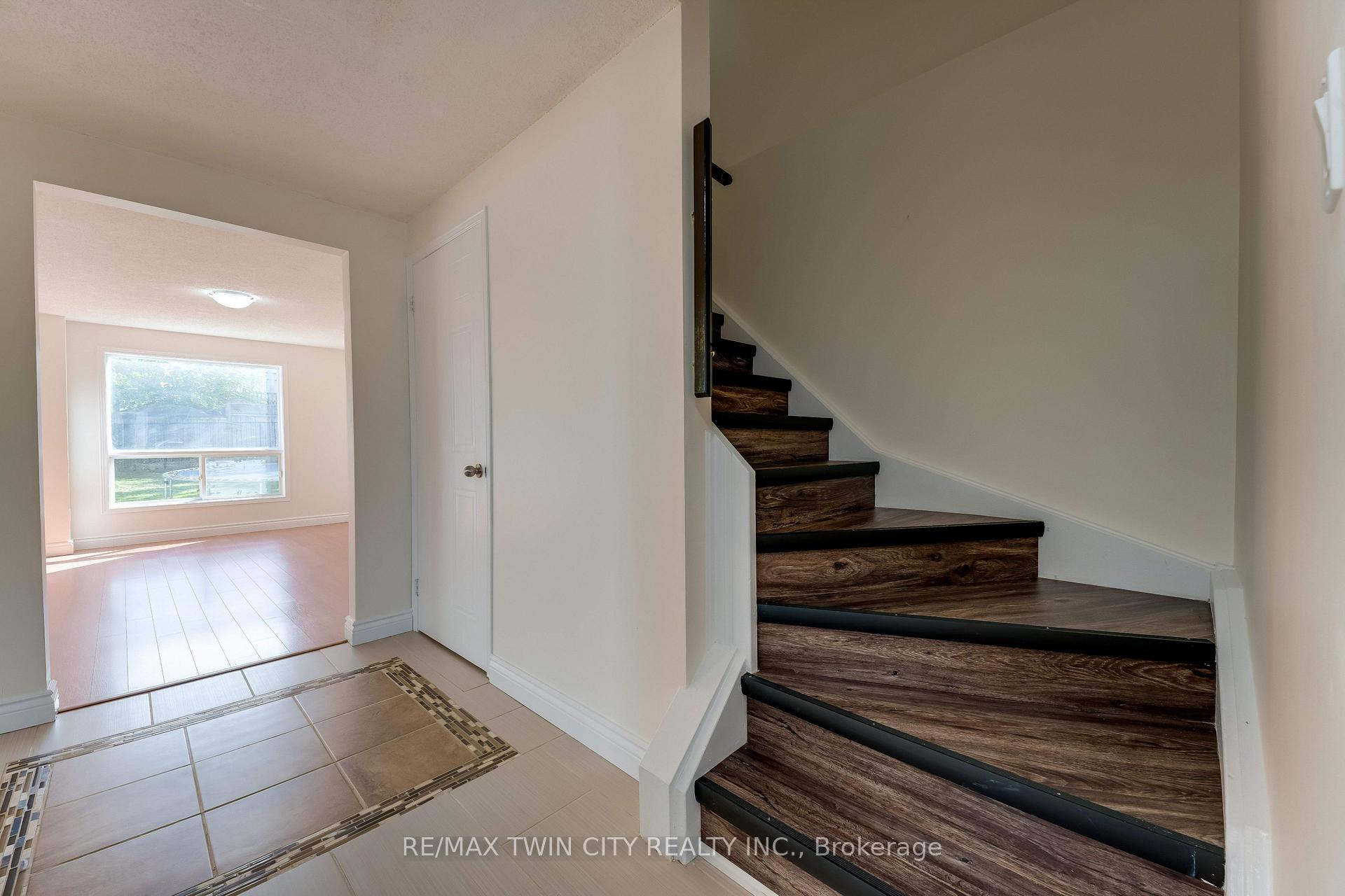 Photo 4 of 47 Bushnell Drive, Cambridge, Greenway-Chaplin — HOMEH