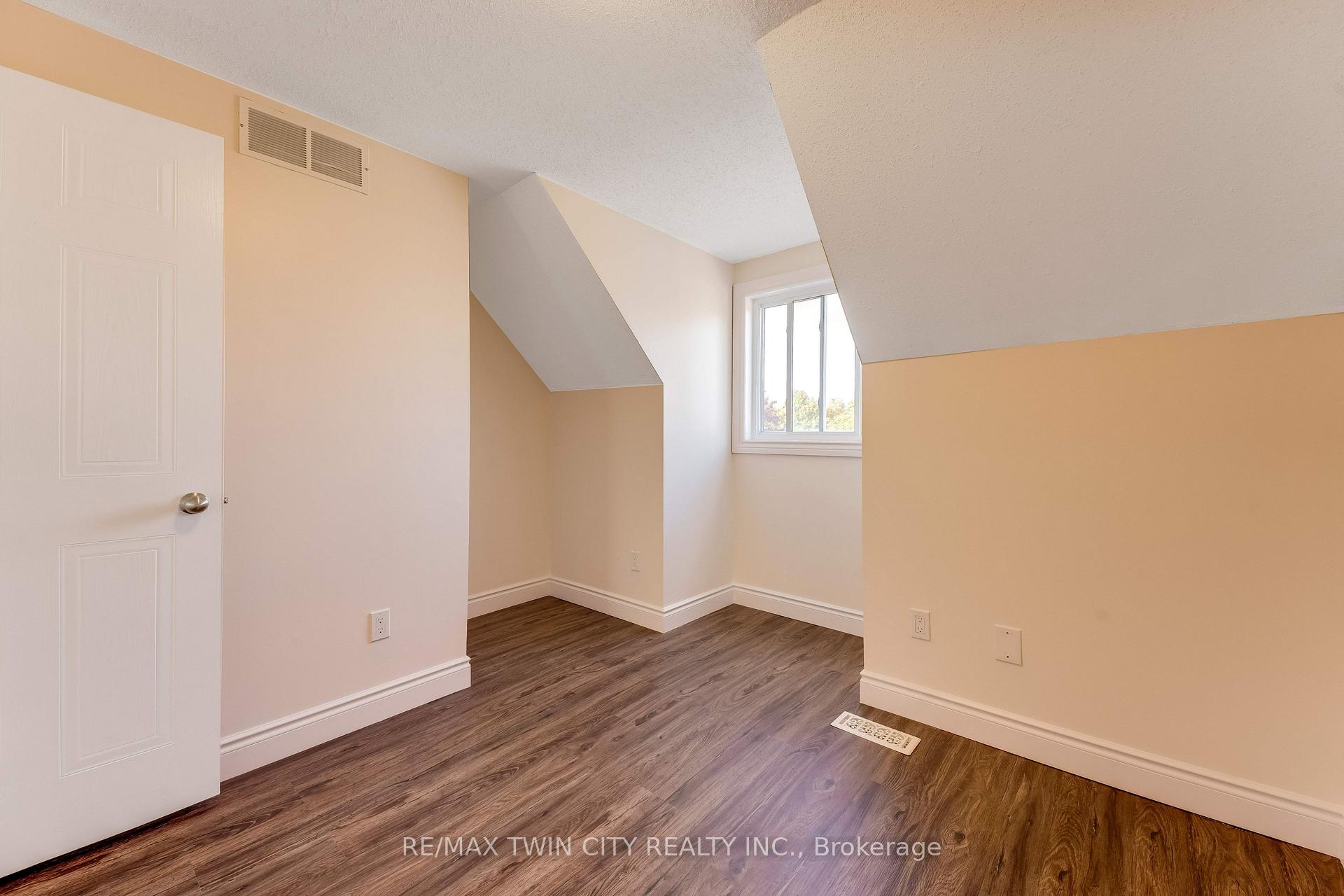 Photo 25 of 47 Bushnell Drive, Cambridge, Greenway-Chaplin — HOMEH