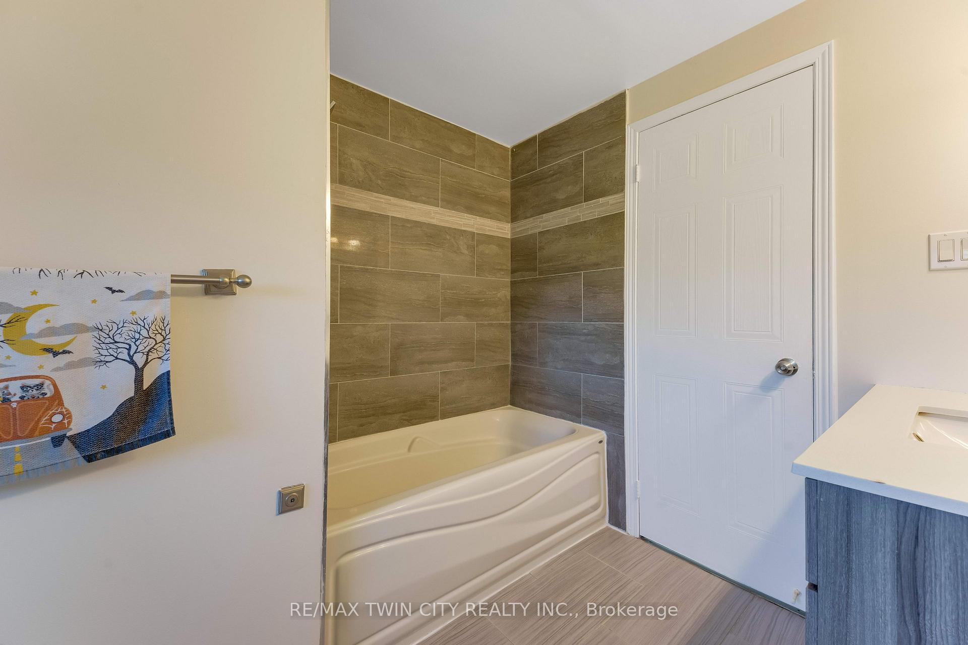 Photo 29 of 47 Bushnell Drive, Cambridge, Greenway-Chaplin — HOMEH
