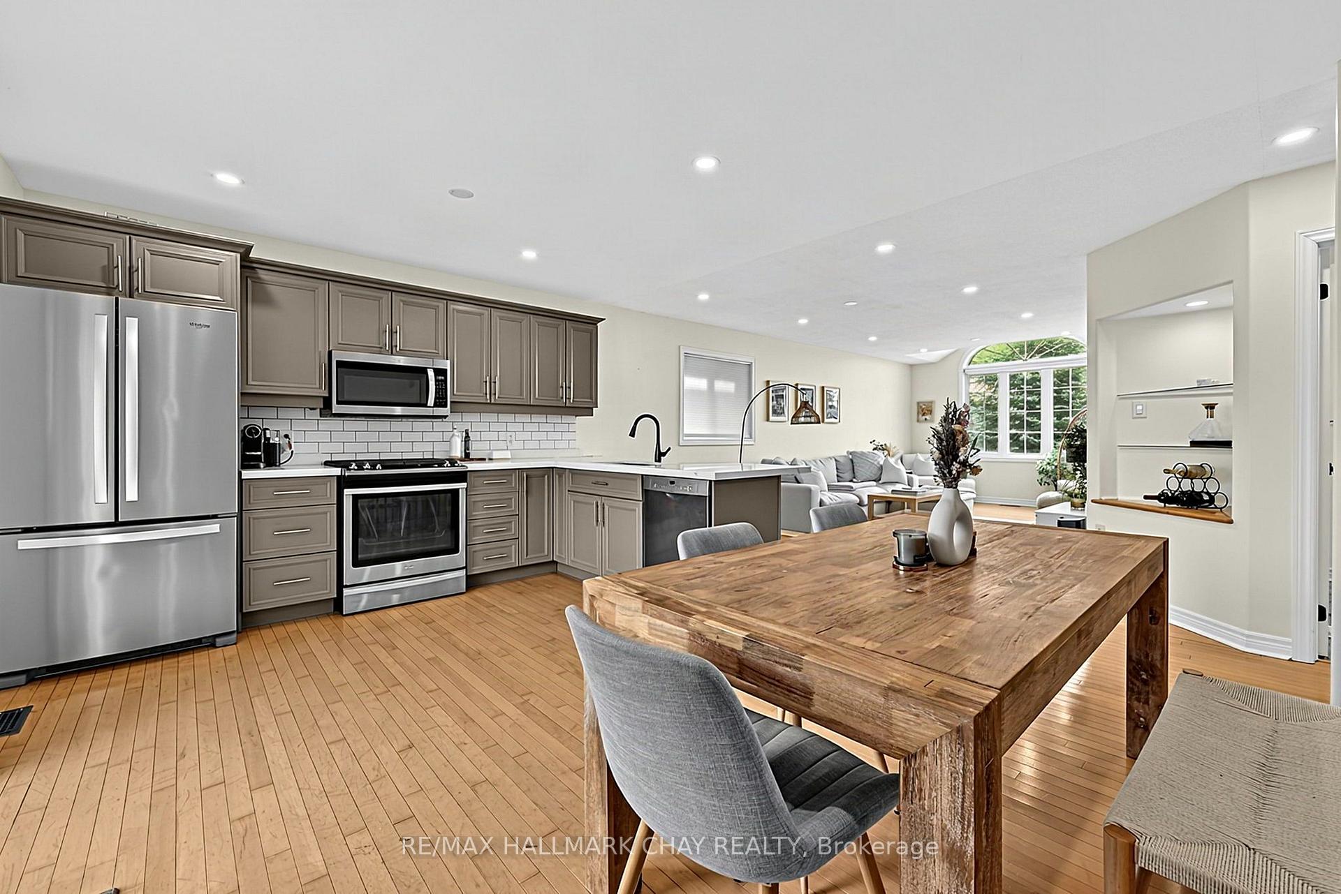 Photo 11 of 8 Graham Street, Springwater, Elmvale — HOMEH
