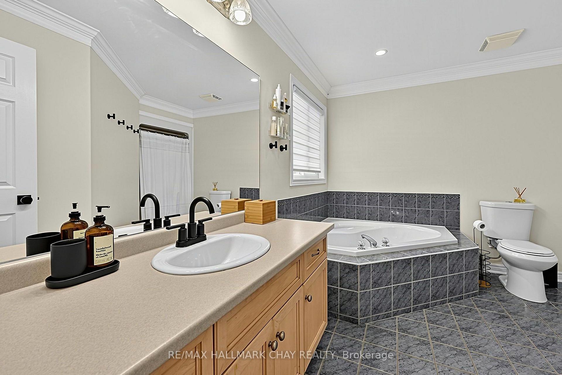 Photo 16 of 8 Graham Street, Springwater, Elmvale — HOMEH