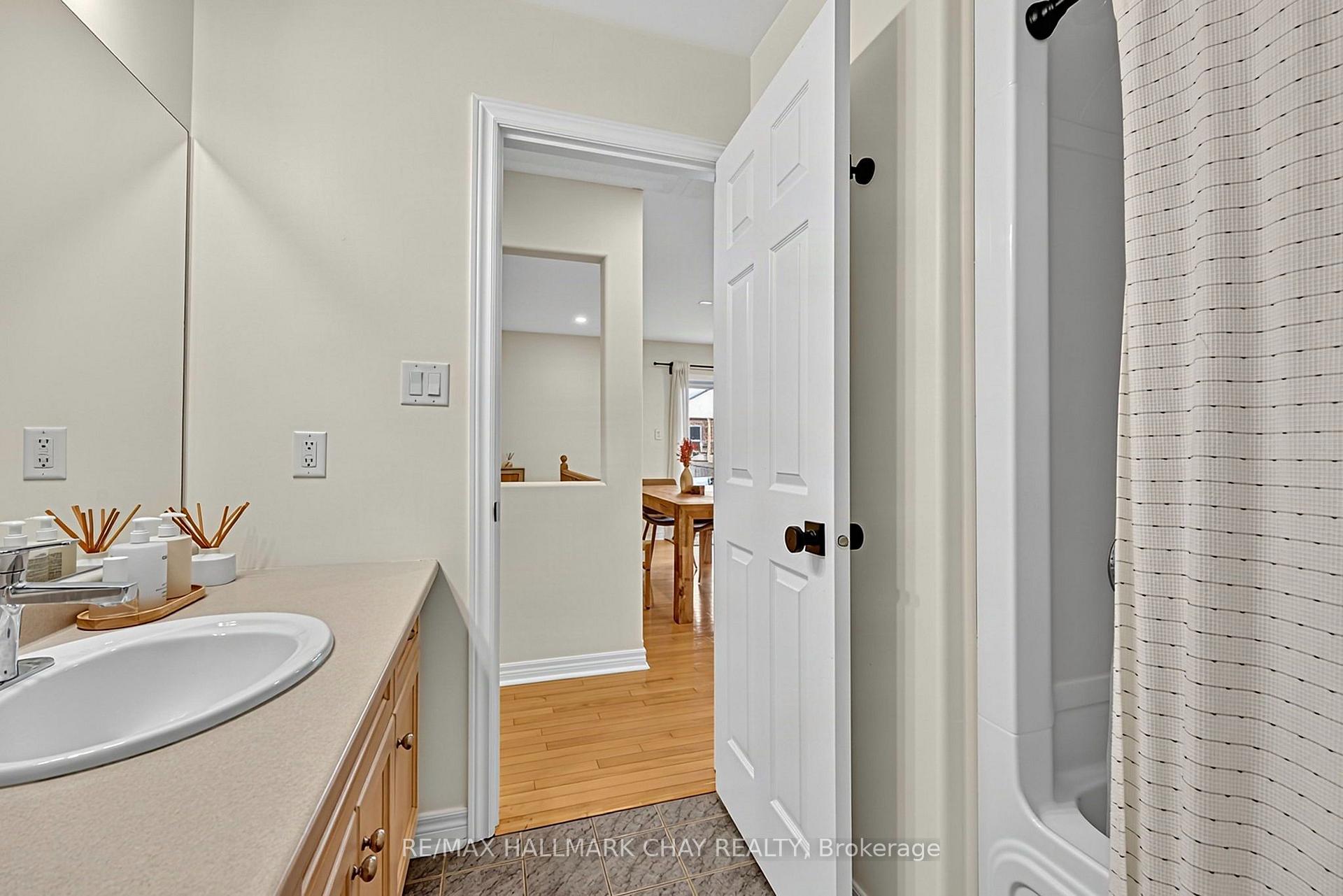 Photo 20 of 8 Graham Street, Springwater, Elmvale — HOMEH
