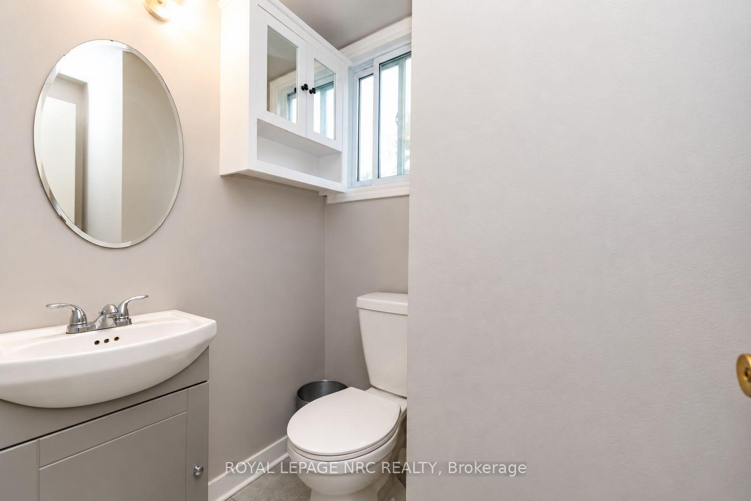 Photo 3 of Unit 8, 161 Berkindale Drive, Hamilton, Riverdale — HOMEH