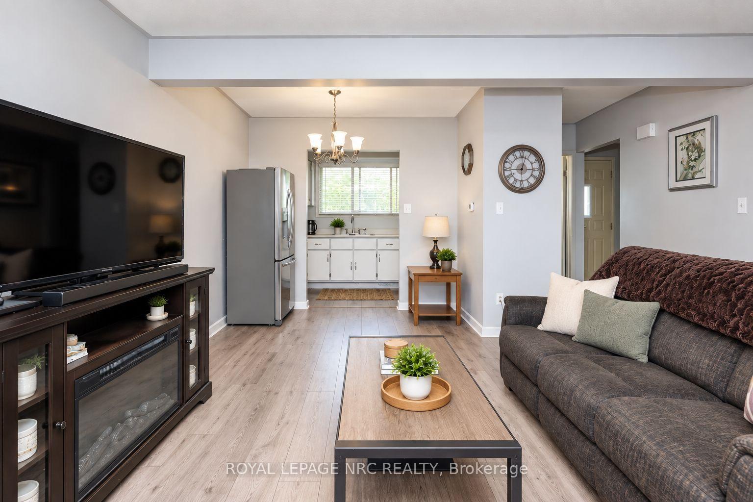 Photo 4 of Unit 8, 161 Berkindale Drive, Hamilton, Riverdale — HOMEH