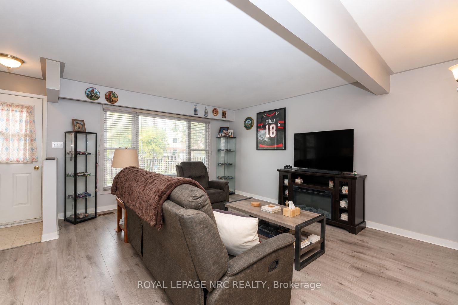 Photo 5 of Unit 8, 161 Berkindale Drive, Hamilton, Riverdale — HOMEH