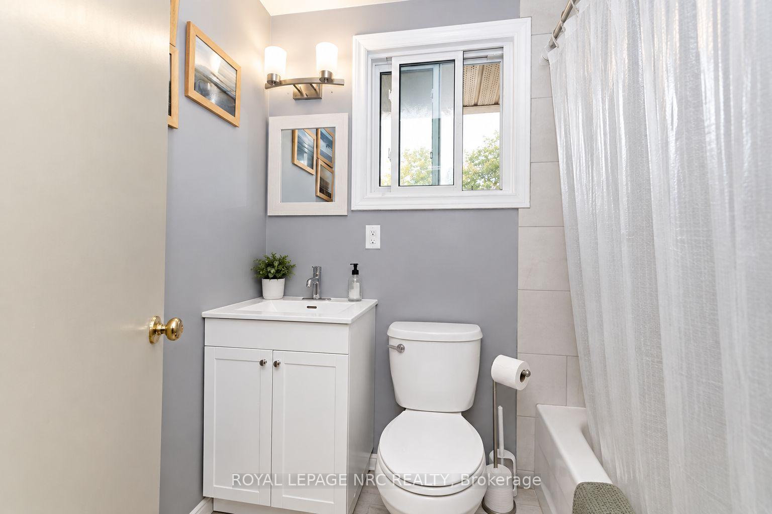 Photo 12 of Unit 8, 161 Berkindale Drive, Hamilton, Riverdale — HOMEH