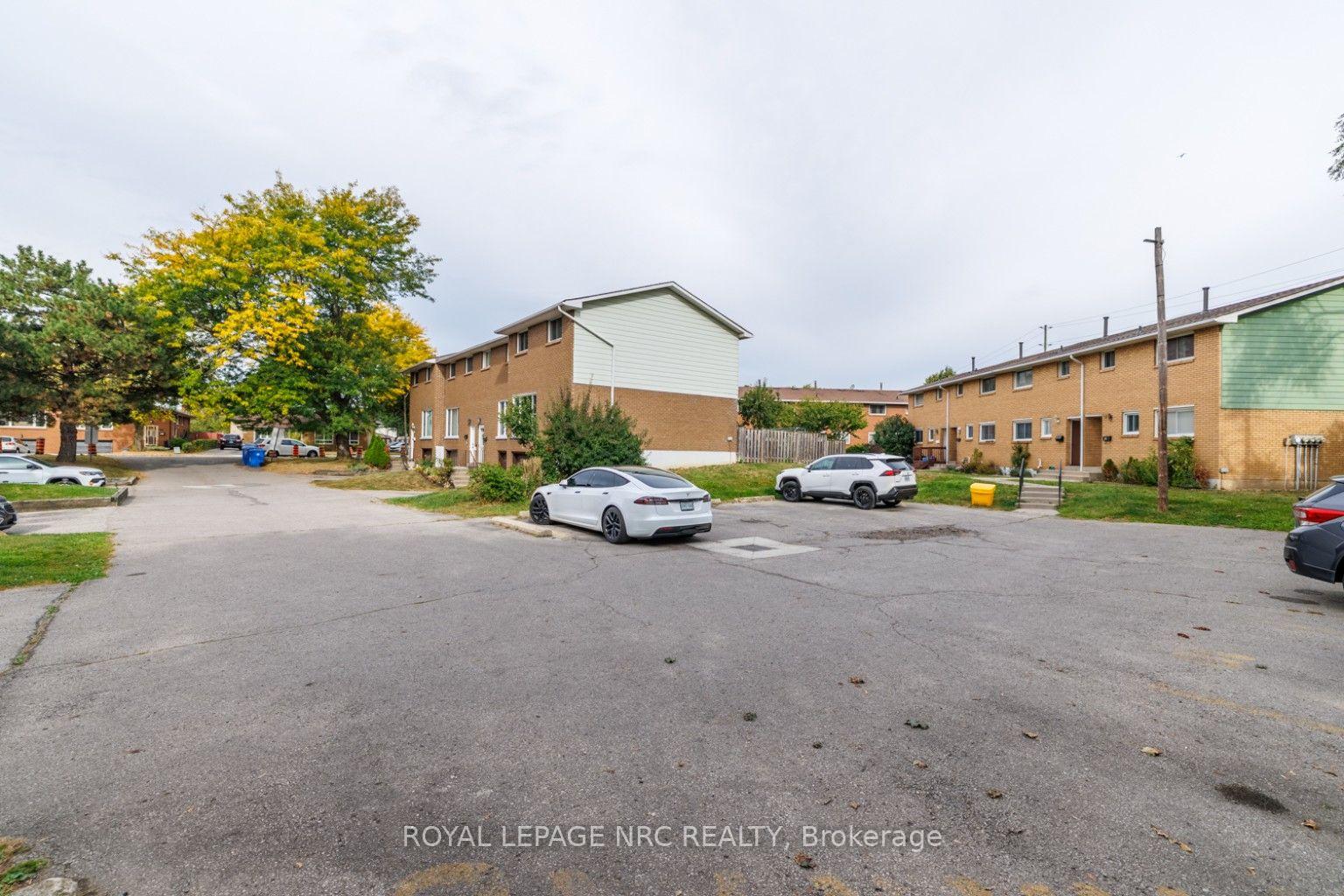 Photo 13 of Unit 8, 161 Berkindale Drive, Hamilton, Riverdale — HOMEH