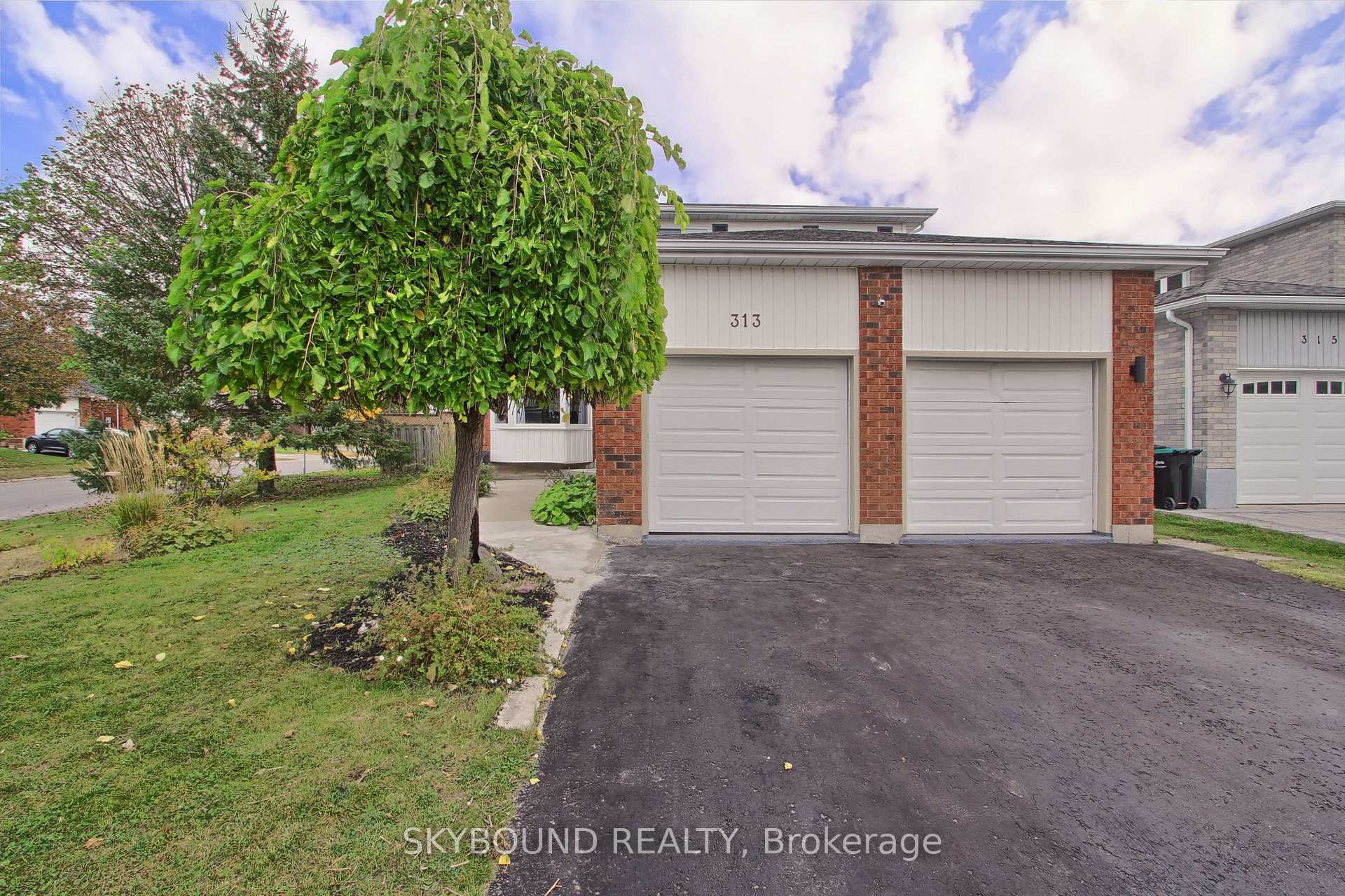 Photo 3 of 313 Hickling Trail, Barrie, Grove East — HOMEH