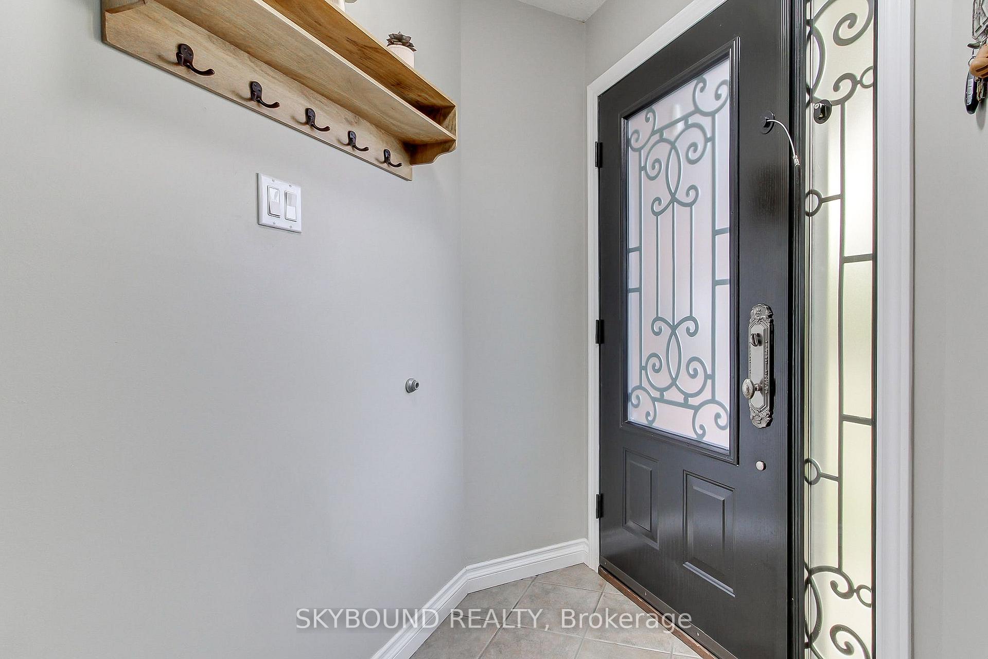 Photo 5 of 313 Hickling Trail, Barrie, Grove East — HOMEH