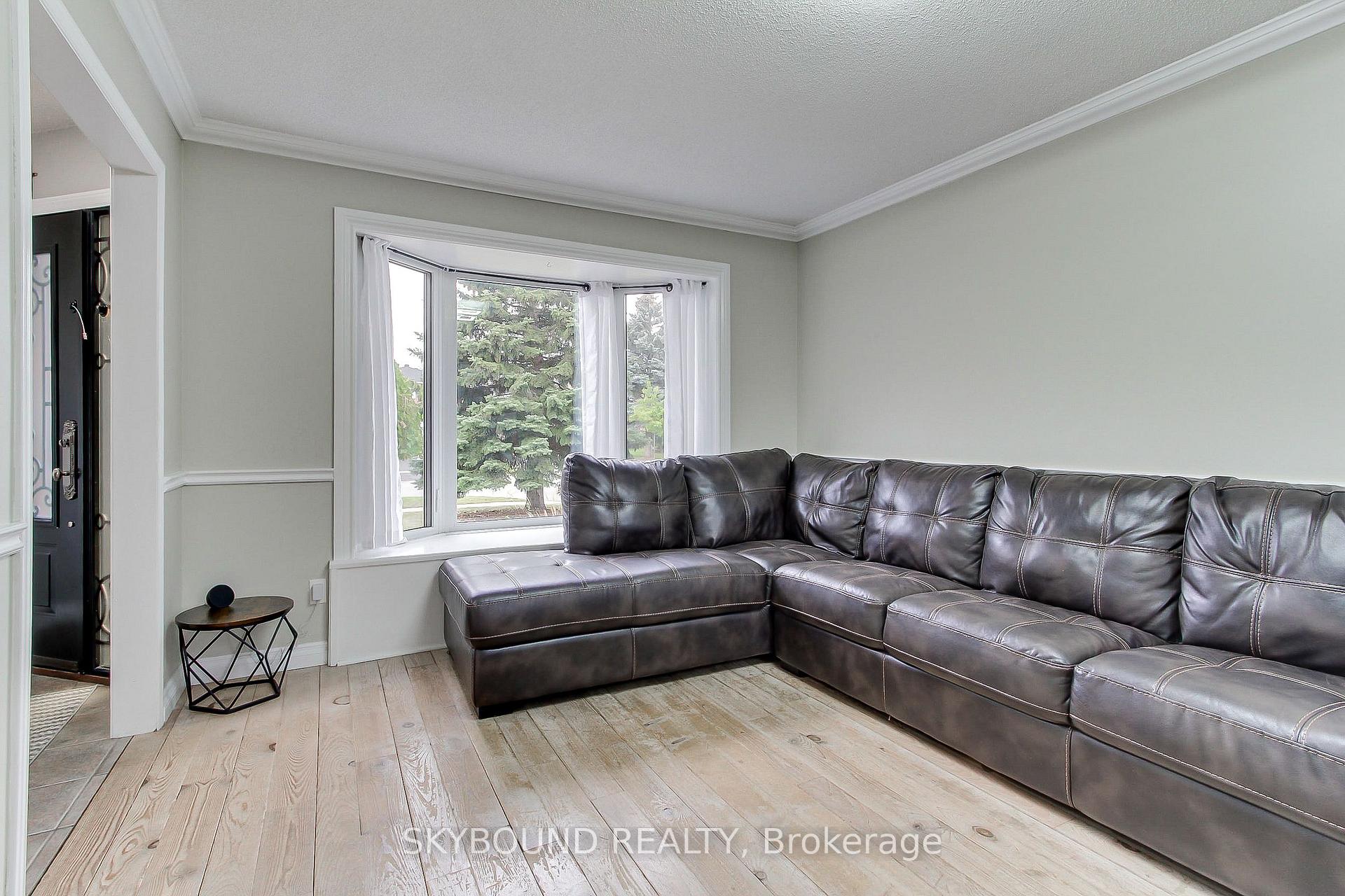 Photo 9 of 313 Hickling Trail, Barrie, Grove East — HOMEH