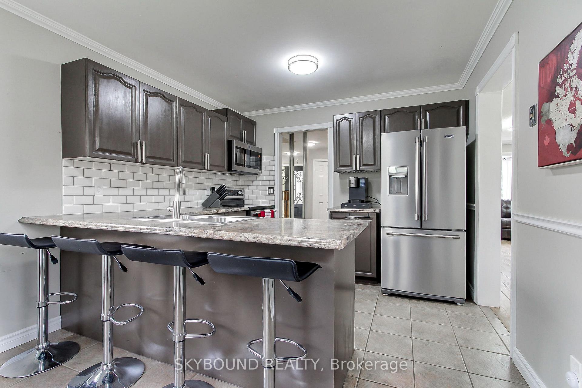 Photo 12 of 313 Hickling Trail, Barrie, Grove East — HOMEH