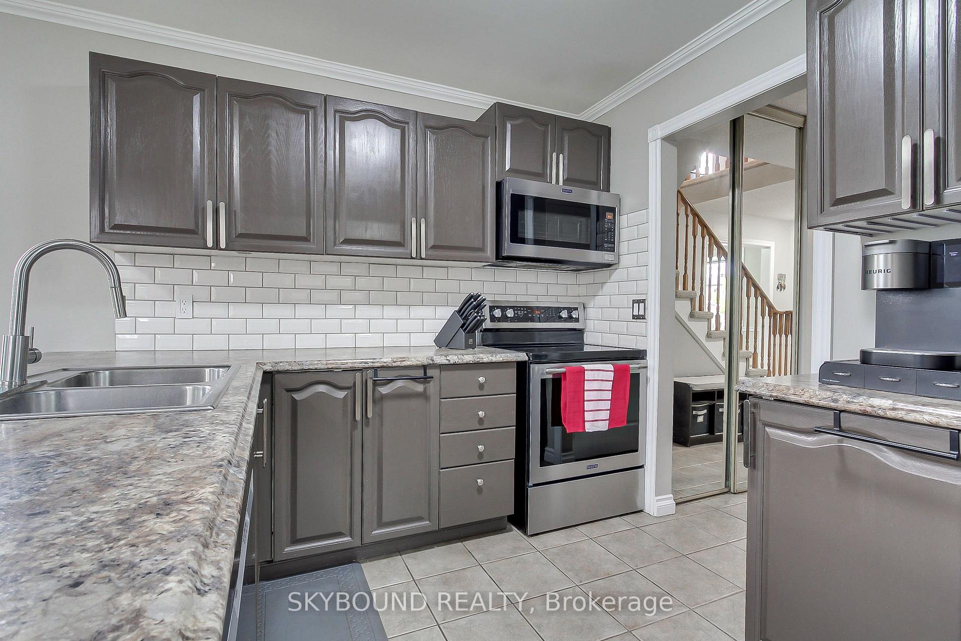 Photo 13 of 313 Hickling Trail, Barrie, Grove East — HOMEH