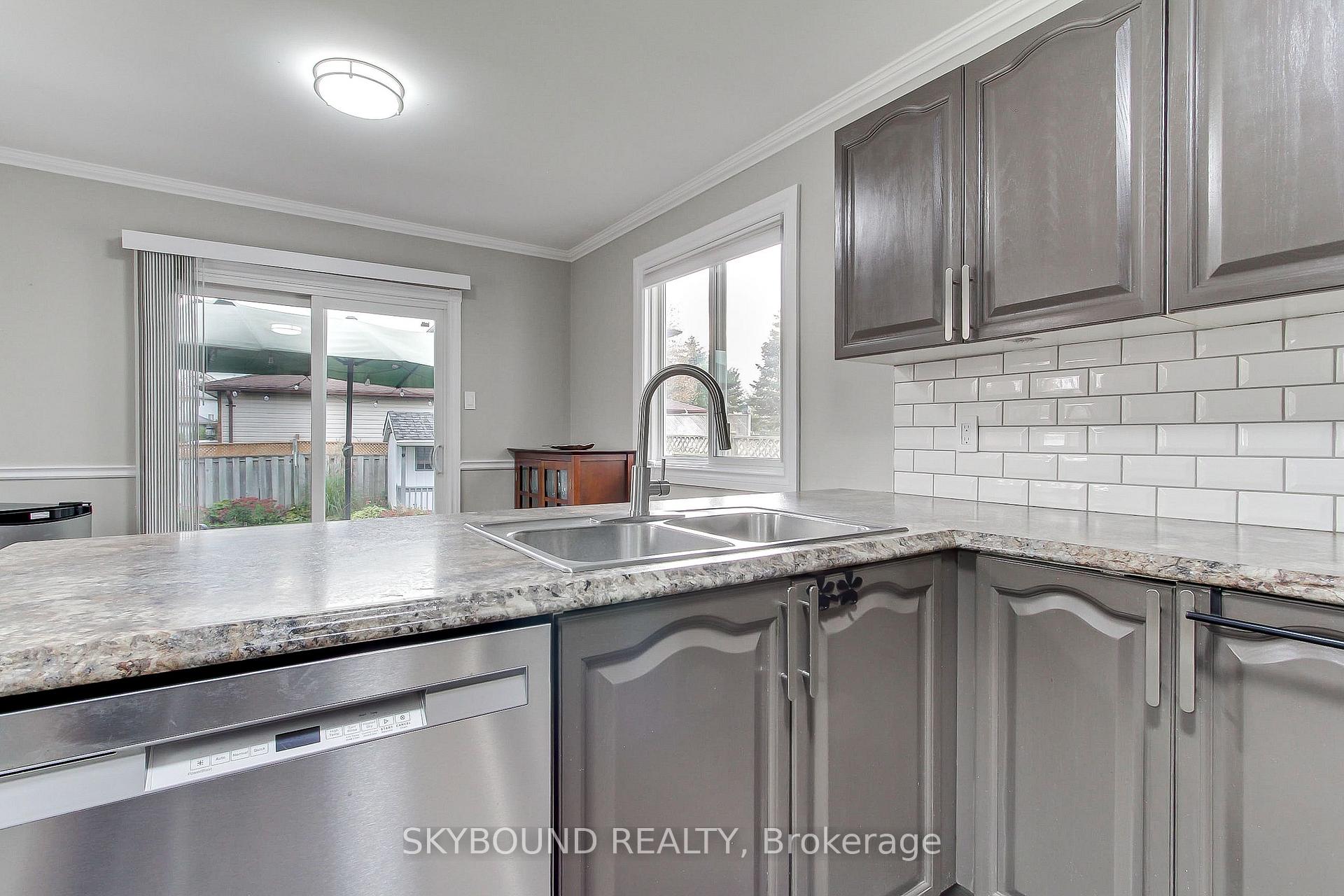 Photo 14 of 313 Hickling Trail, Barrie, Grove East — HOMEH