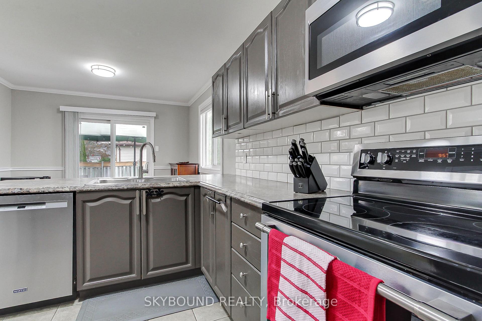 Photo 15 of 313 Hickling Trail, Barrie, Grove East — HOMEH