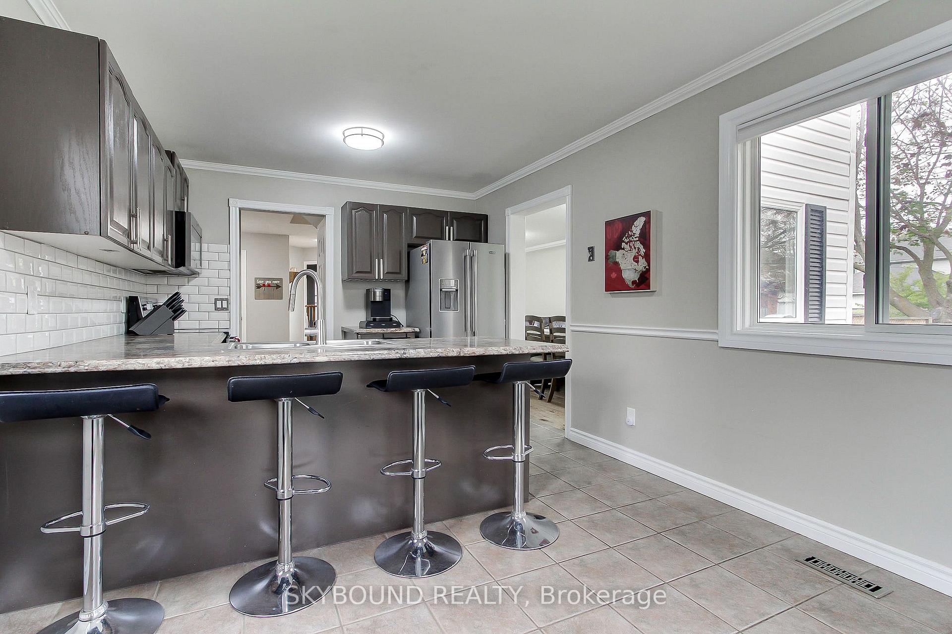 Photo 16 of 313 Hickling Trail, Barrie, Grove East — HOMEH