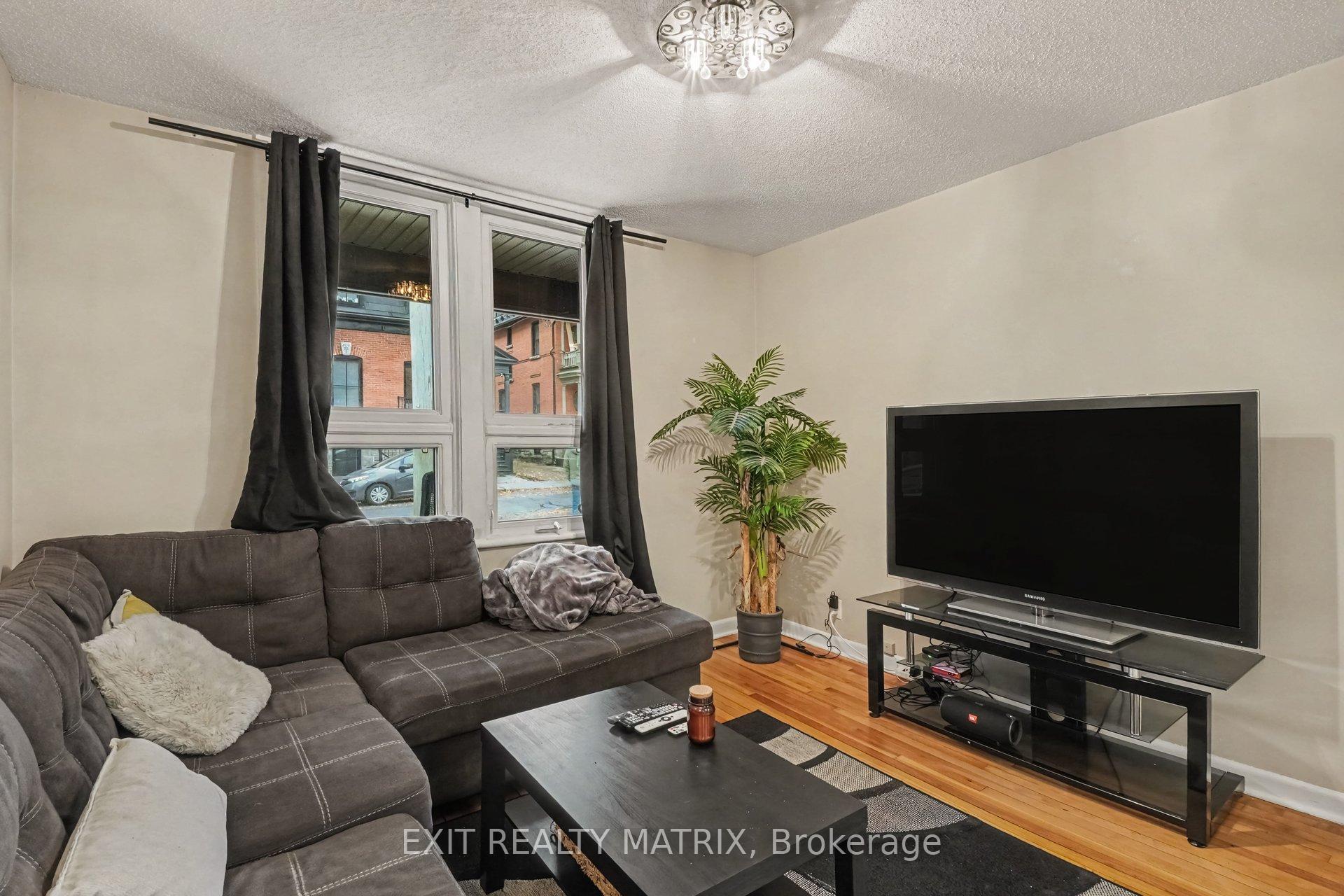 Photo 3 of Unit 1, 511 Cooper Street, Ottawa, Ottawa Centre — HOMEH