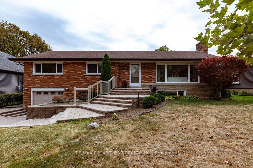 Photo 2 of 970 Danforth Avenue, Burlington, Bayview — HOMEH
