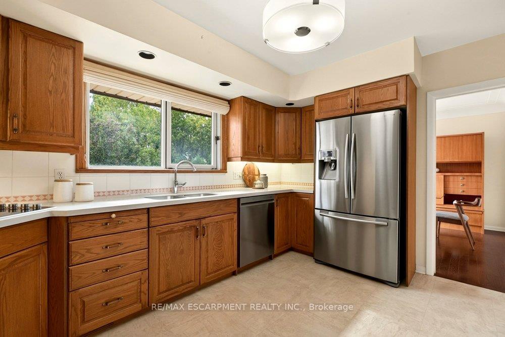 Photo 11 of 970 Danforth Avenue, Burlington, Bayview — HOMEH