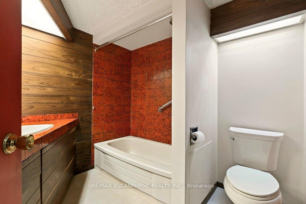 Photo 32 of 970 Danforth Avenue, Burlington, Bayview — HOMEH