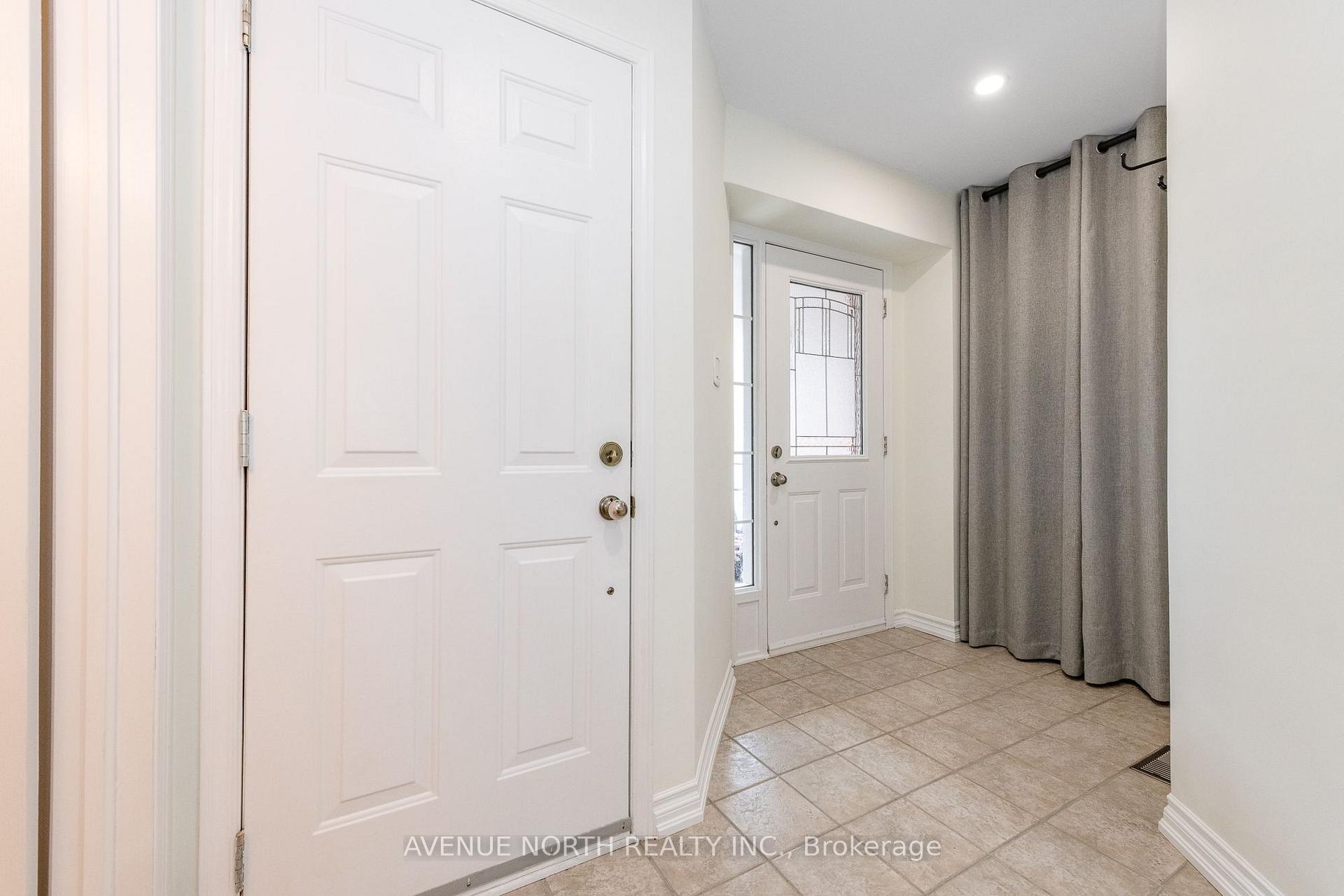 Photo 4 of 89 Silverlace Private, Ottawa, Hunt Club Park/Greenboro — HOMEH