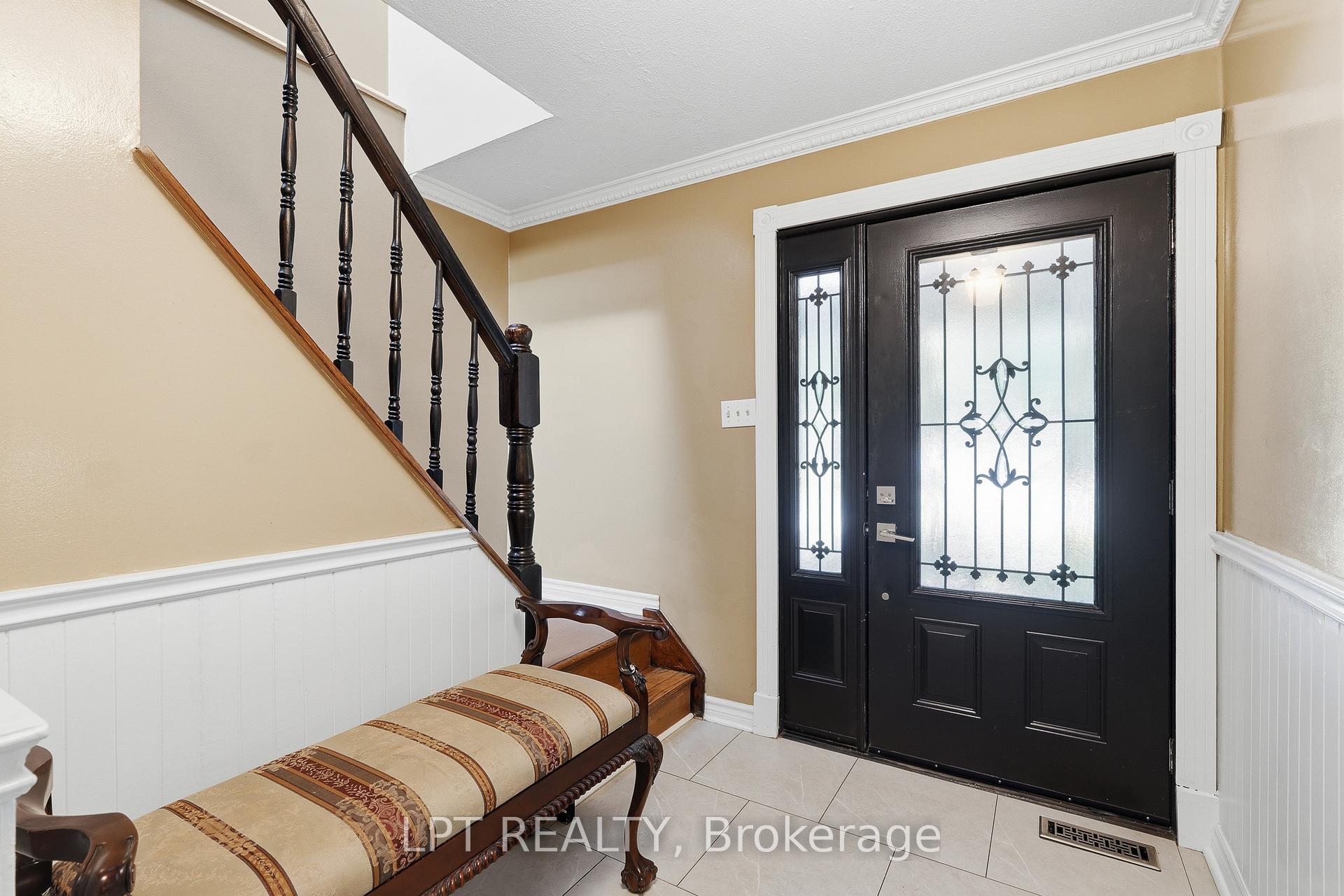 Photo 3 of 18 Louise Crescent, Russell, Embrun — HOMEH