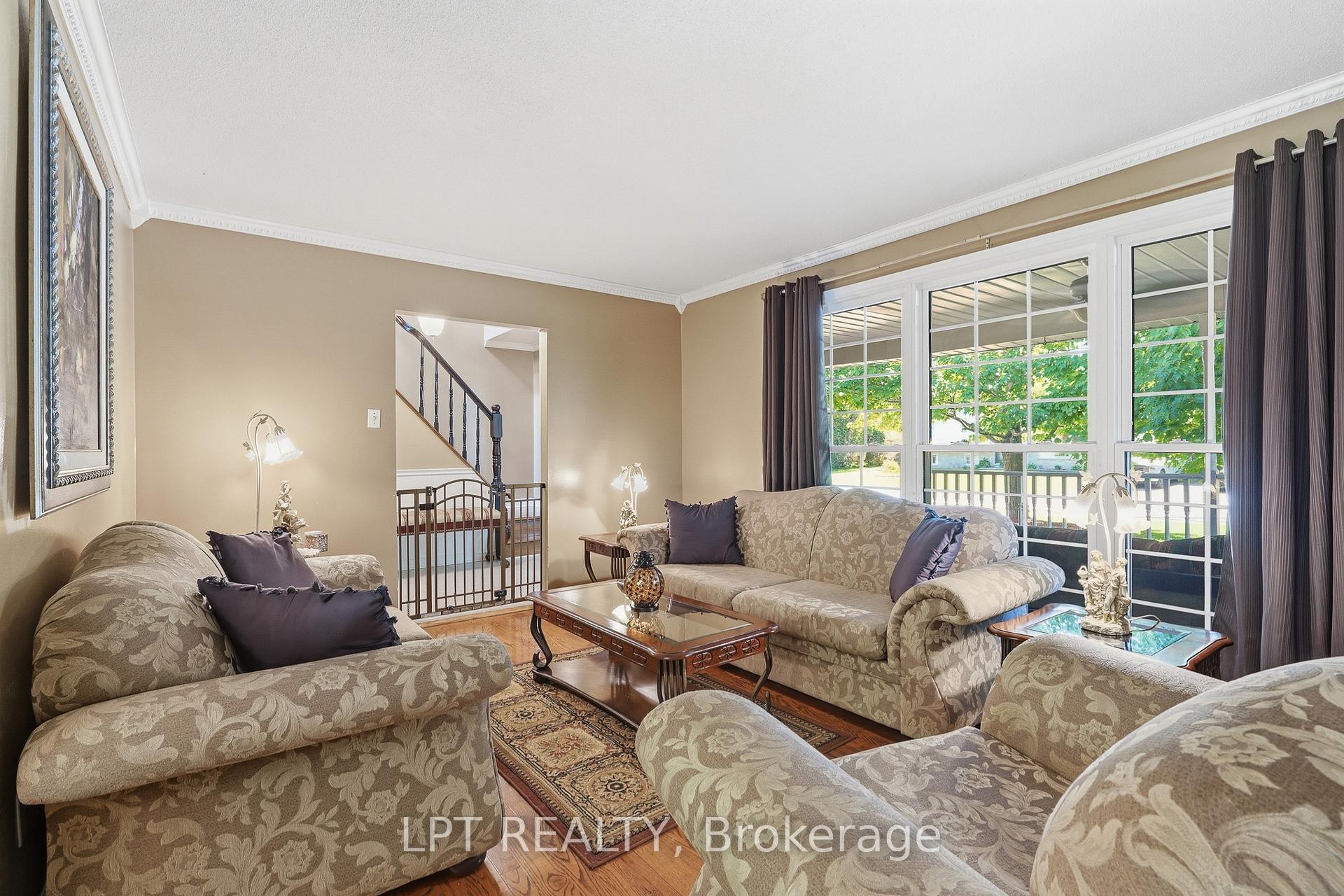 Photo 6 of 18 Louise Crescent, Russell, Embrun — HOMEH