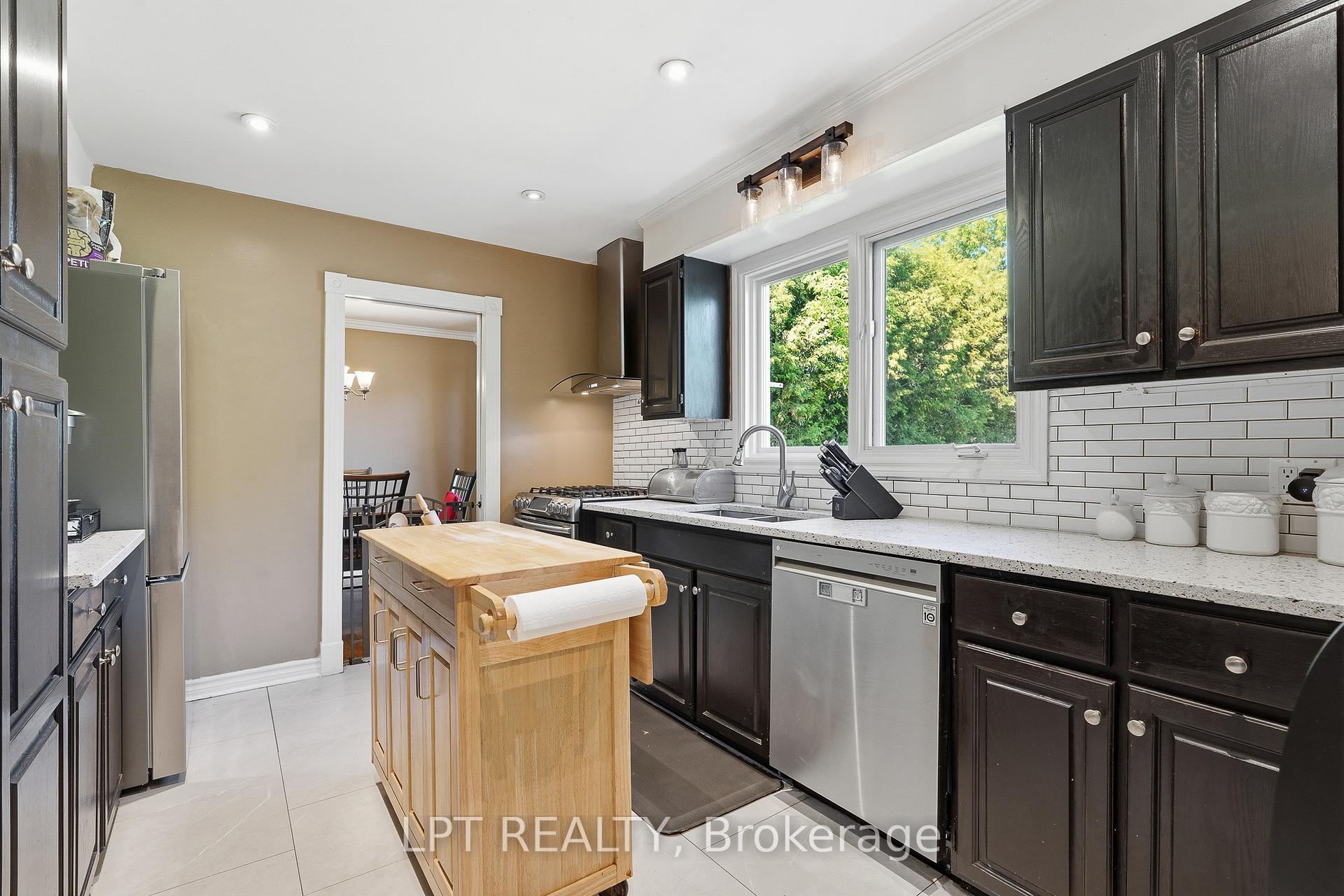 Photo 8 of 18 Louise Crescent, Russell, Embrun — HOMEH