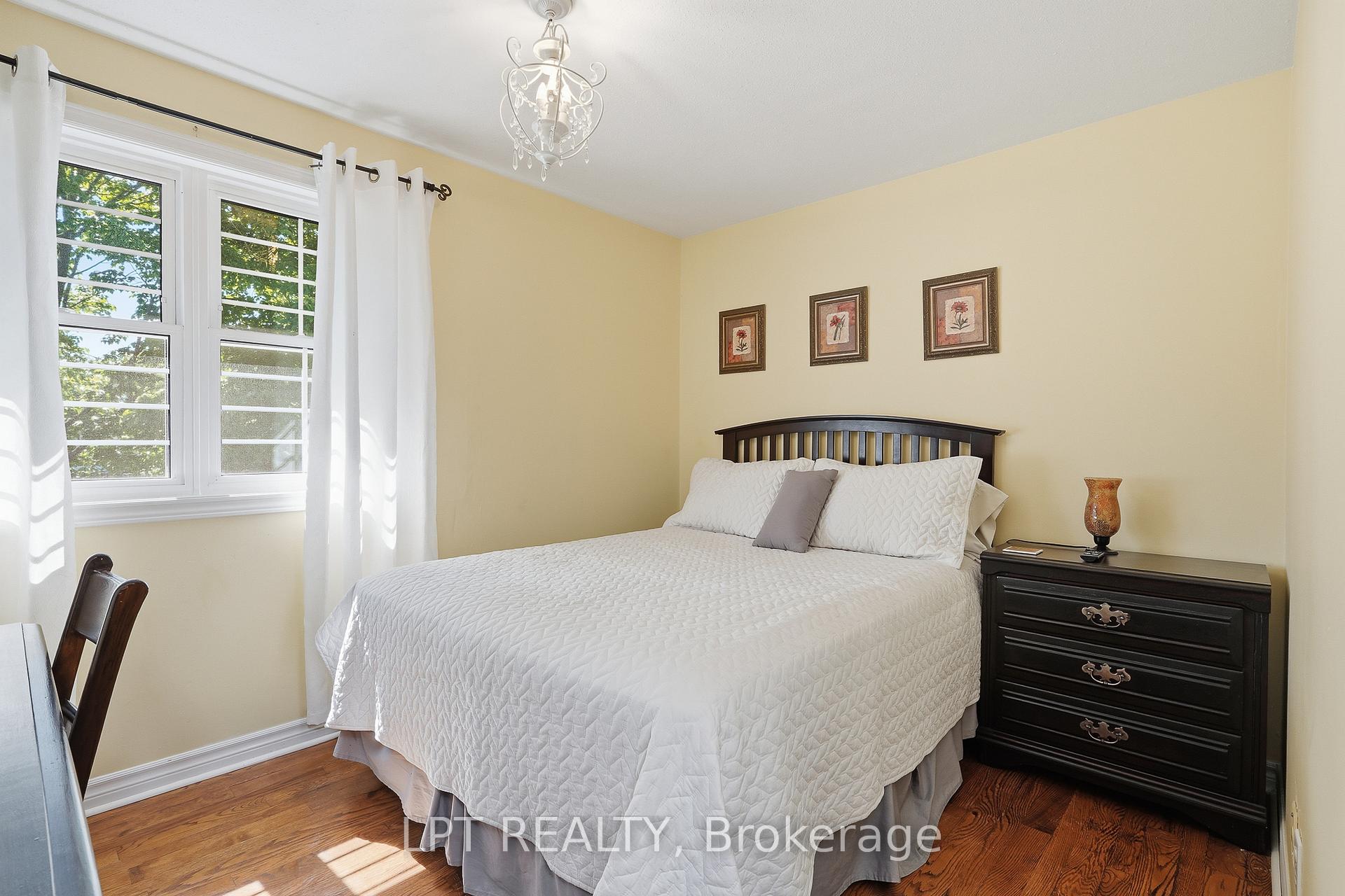 Photo 20 of 18 Louise Crescent, Russell, Embrun — HOMEH