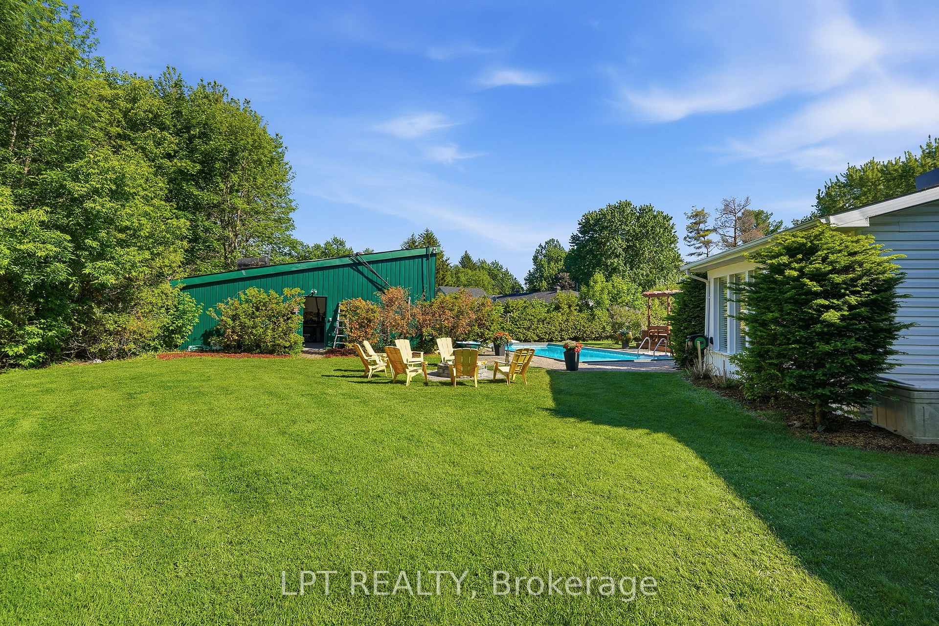 Photo 32 of 18 Louise Crescent, Russell, Embrun — HOMEH
