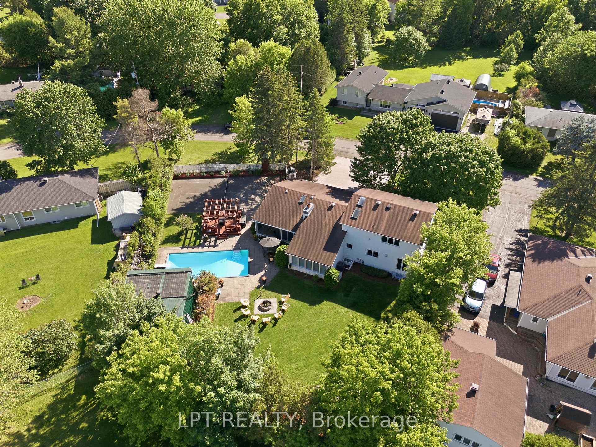 Photo 40 of 18 Louise Crescent, Russell, Embrun — HOMEH